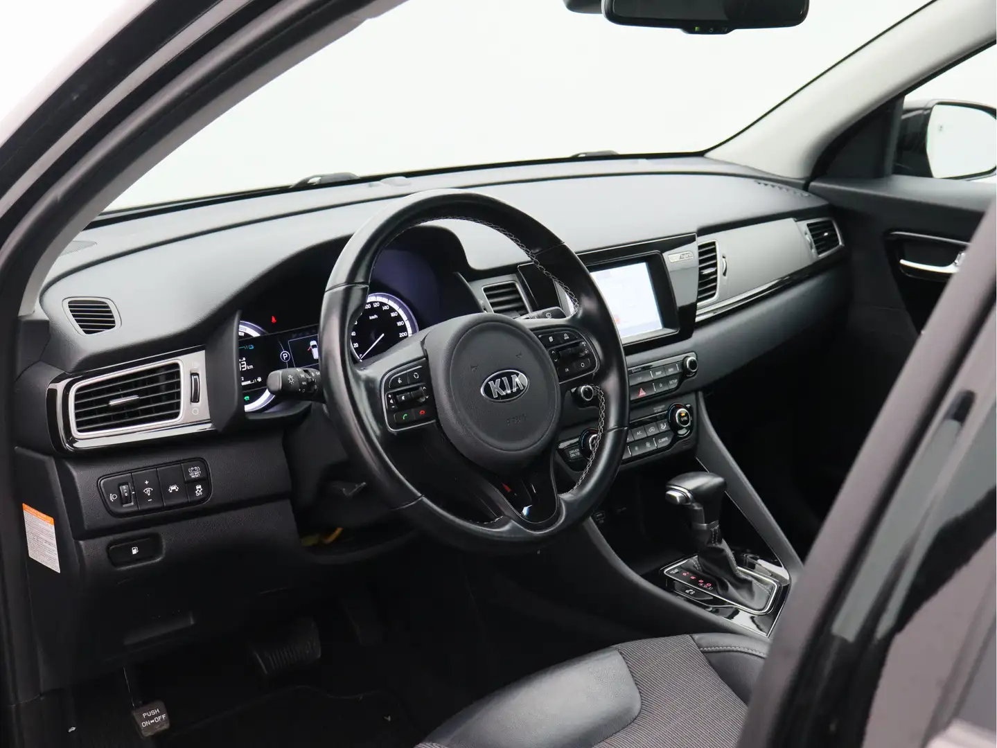 Kia Niro 1.6 GDi Hybrid DynamicLine/ lage km/ trekhaak! Zwart - 2