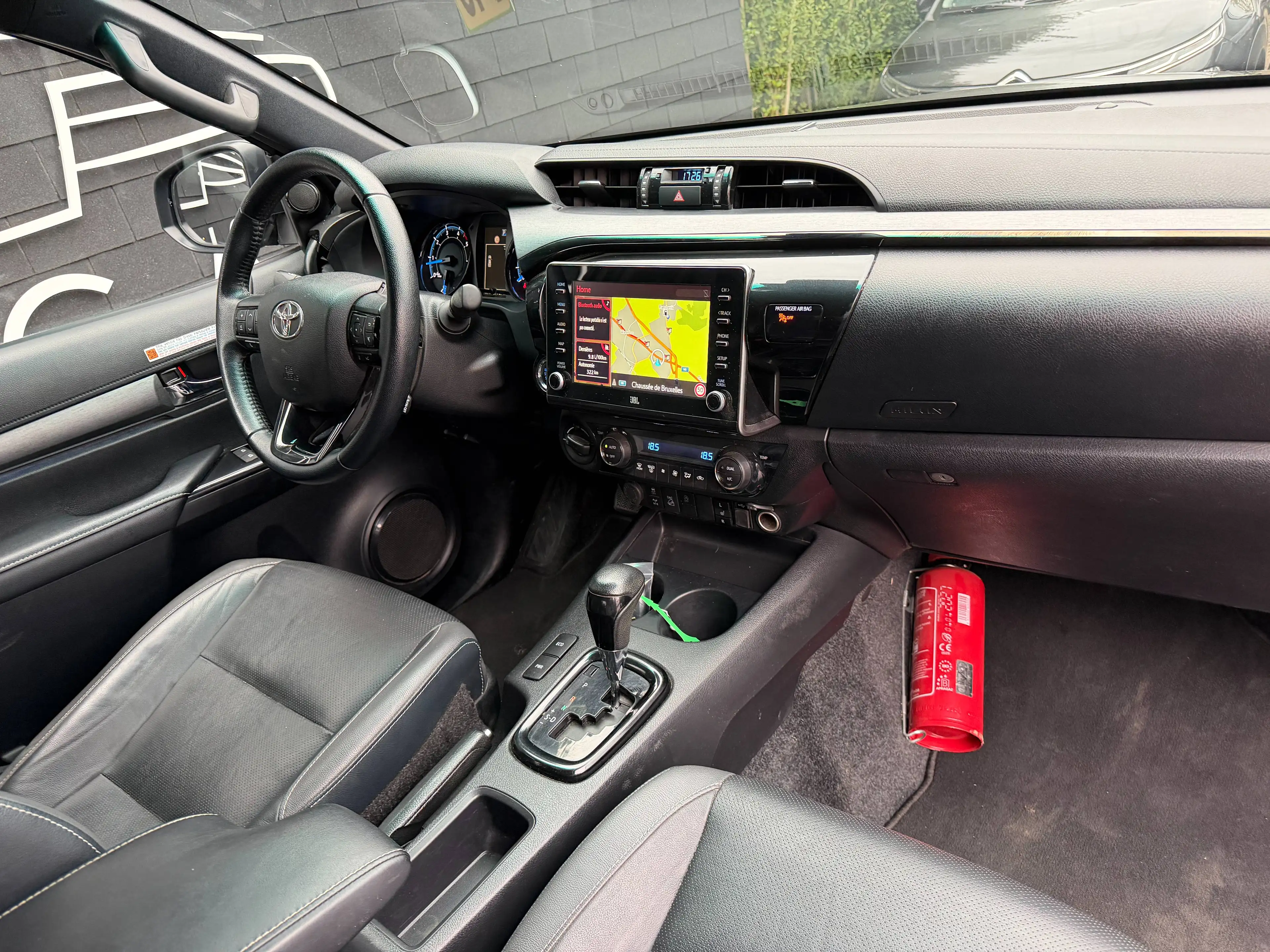 Toyota Hilux 2.8 D-4D 4WD Invincible+NAVI+CUIR+CAMERA+JANTES+EURO 6D — photo 13