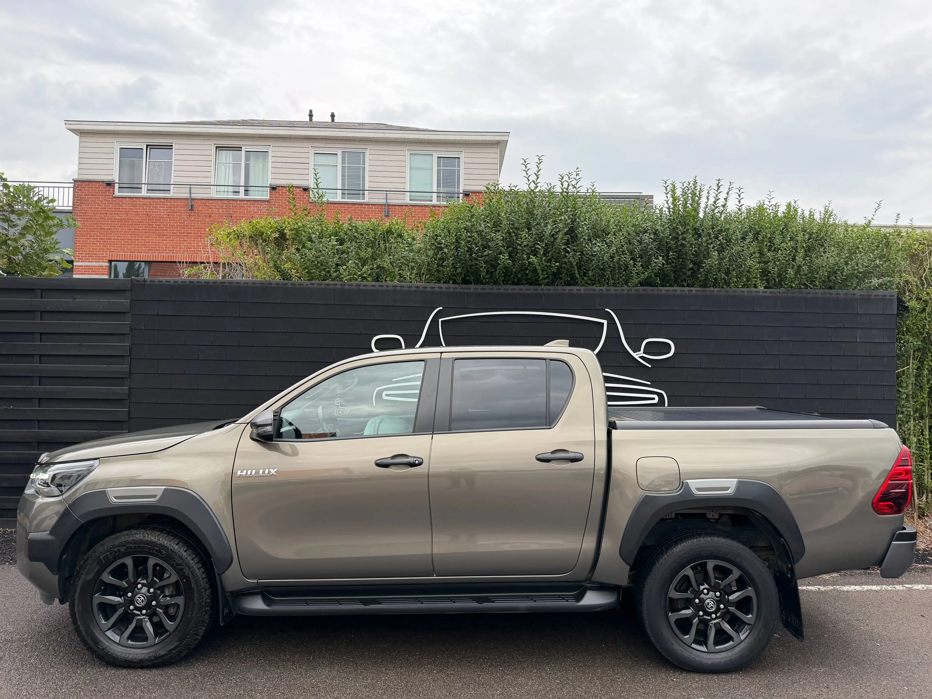 Toyota Hilux 2.8 D-4D 4WD Invincible+NAVI+CUIR+CAMERA+JANTES+EURO 6D — photo 2