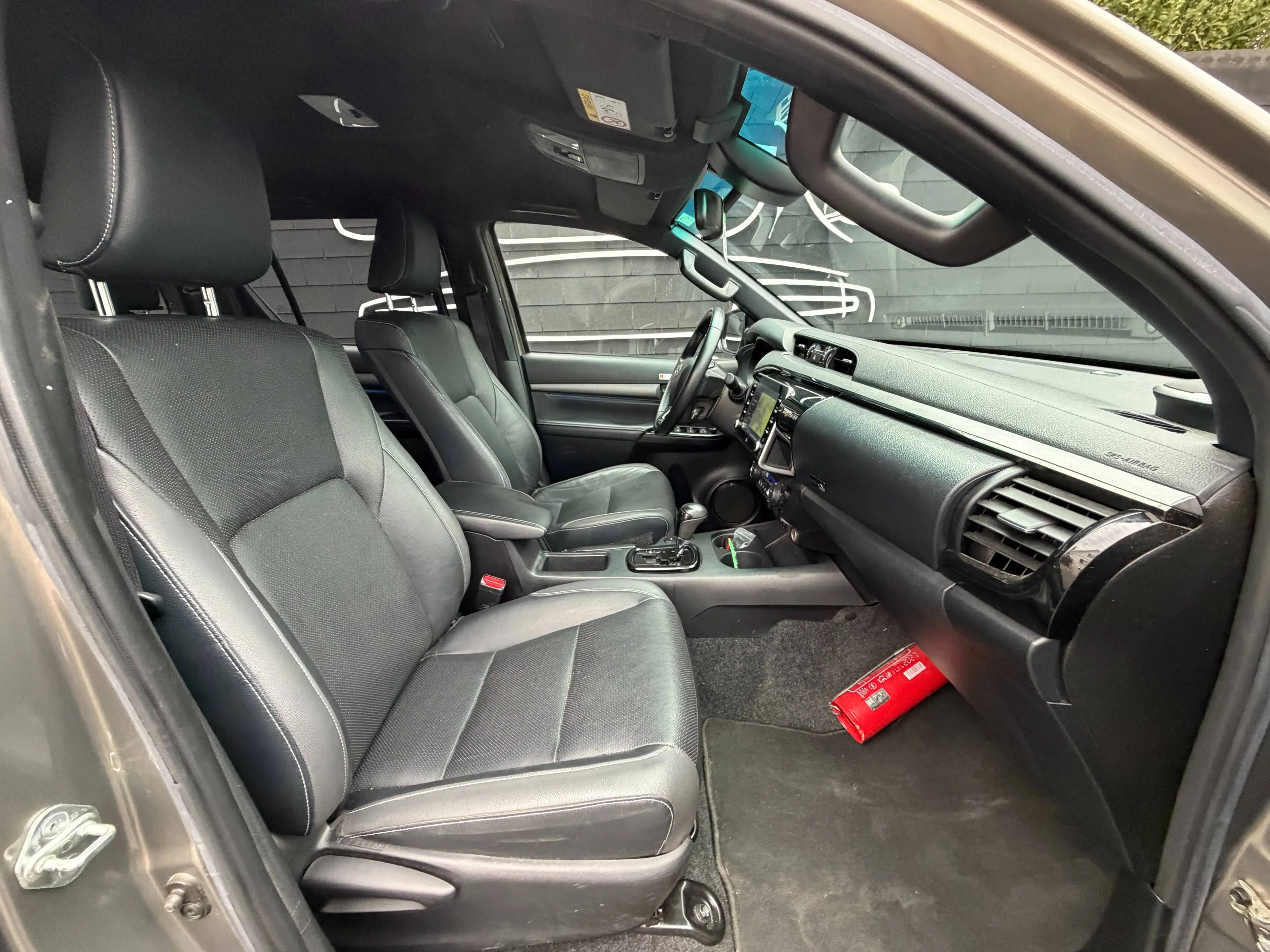Toyota Hilux 2.8 D-4D 4WD Invincible+NAVI+CUIR+CAMERA+JANTES+EURO 6D — photo 12