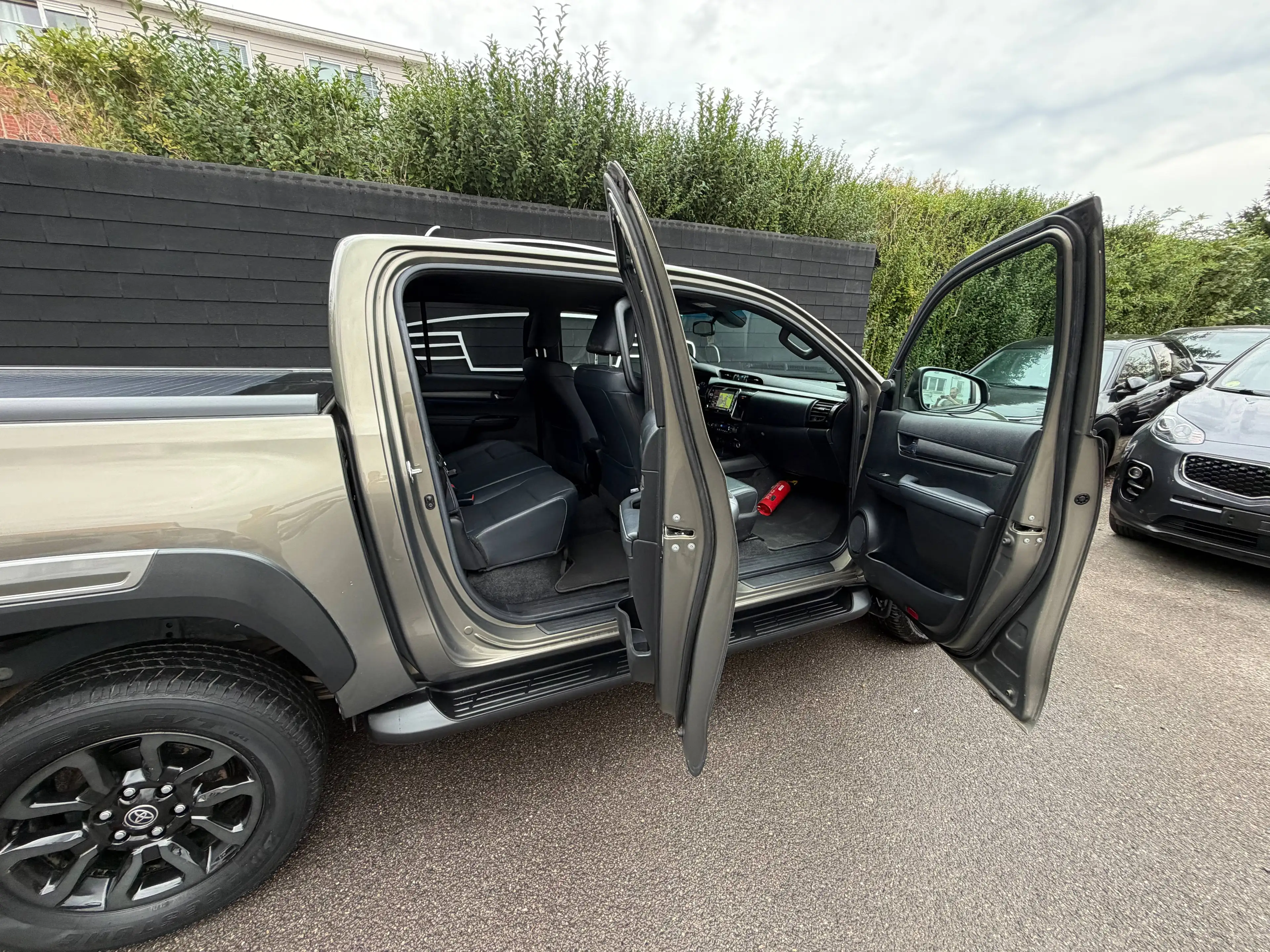 Toyota Hilux 2.8 D-4D 4WD Invincible+NAVI+CUIR+CAMERA+JANTES+EURO 6D — photo 9