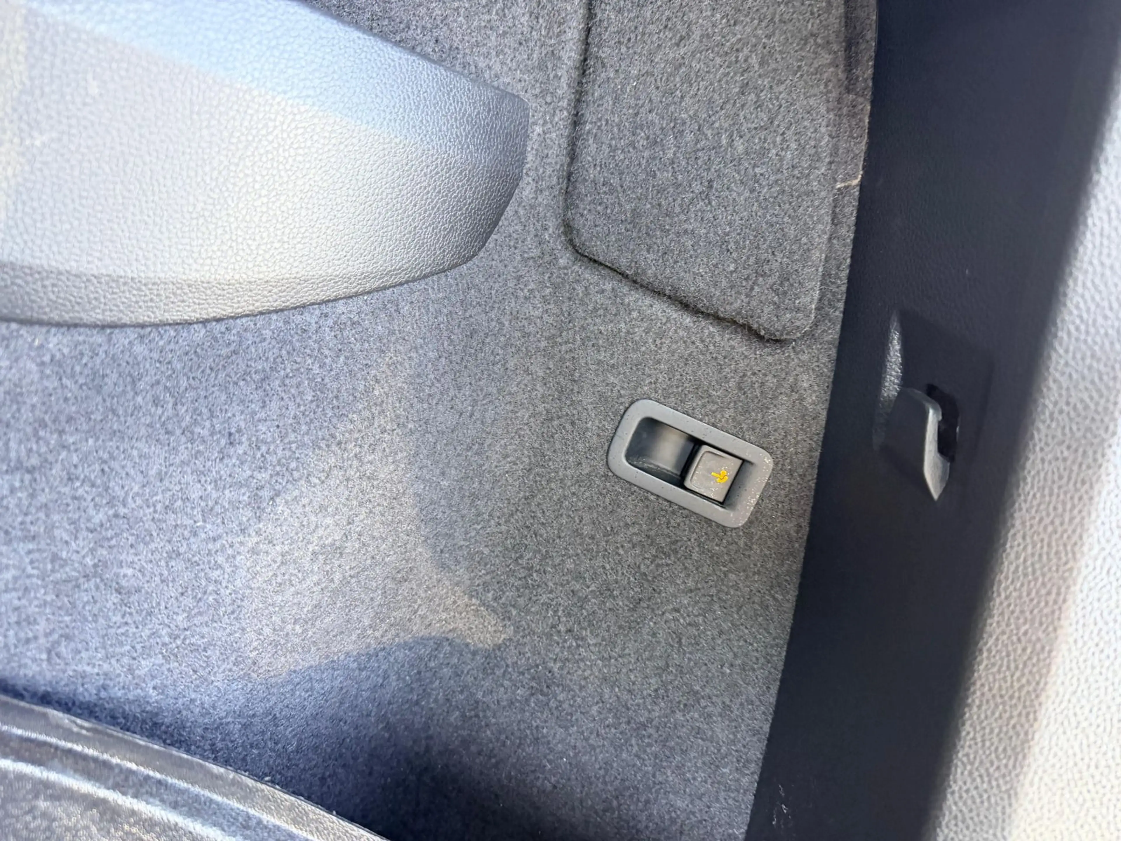 Skoda Karoq 1.5 TSI ACT Drive 125 AHK TOTWINKEL KAMERA — photo 13