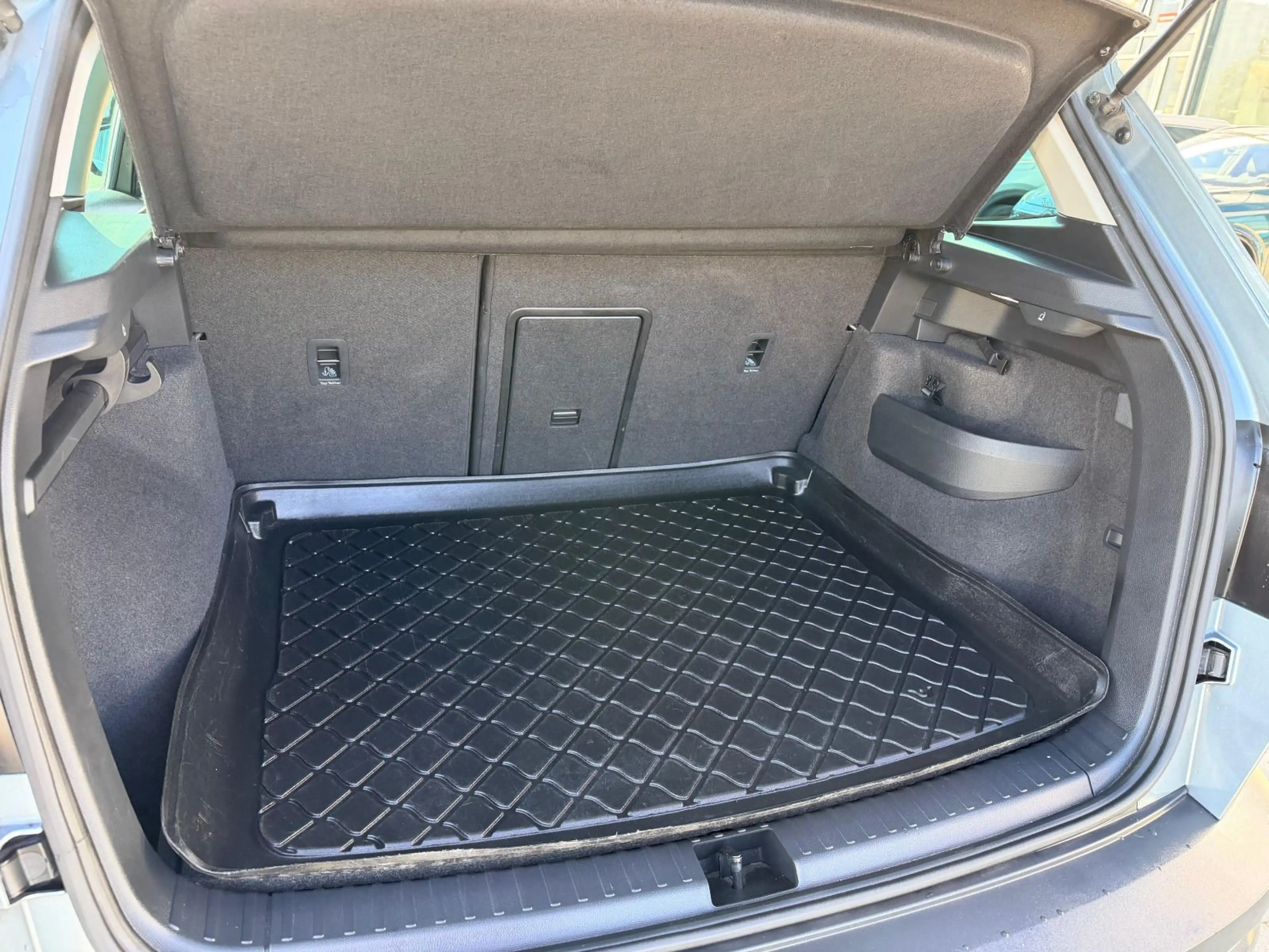 Skoda Karoq 1.5 TSI ACT Drive 125 AHK TOTWINKEL KAMERA — photo 12