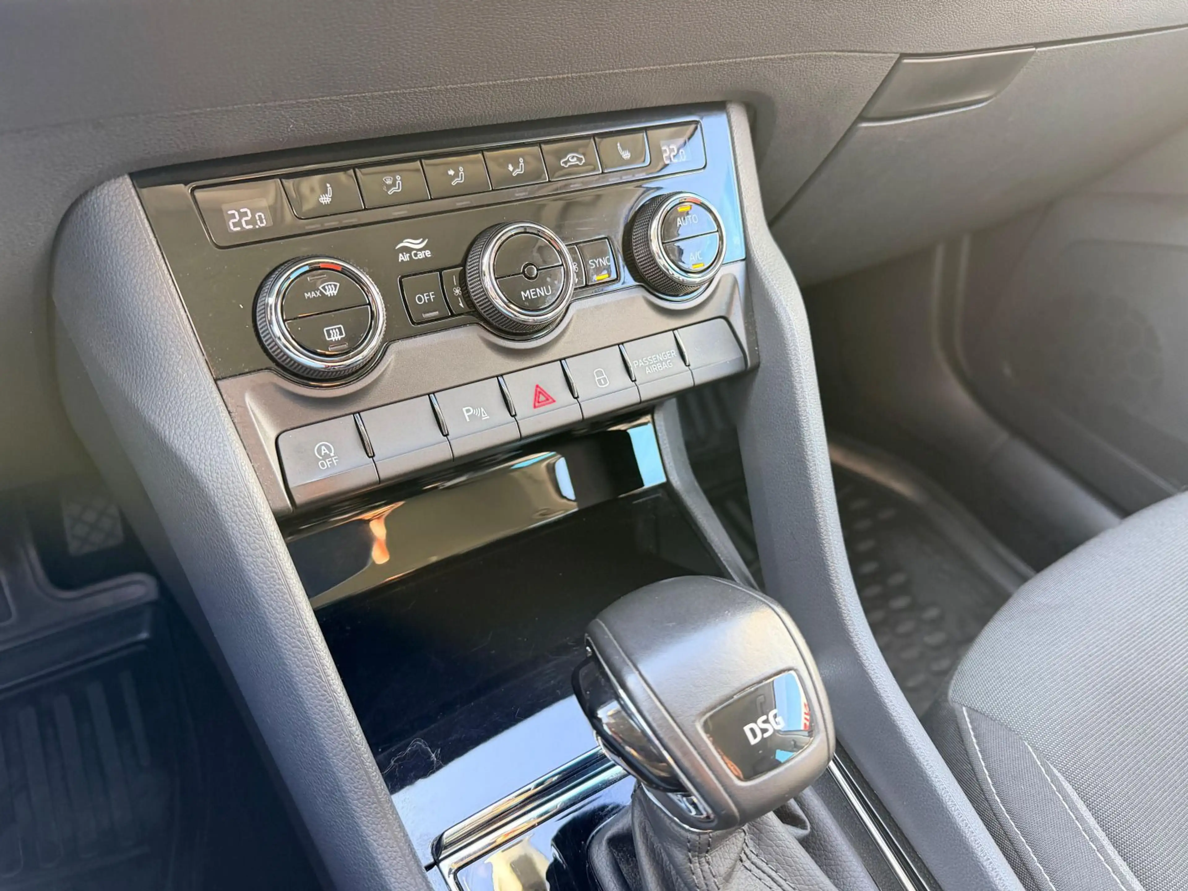 Skoda Karoq 1.5 TSI ACT Drive 125 AHK TOTWINKEL KAMERA — photo 14