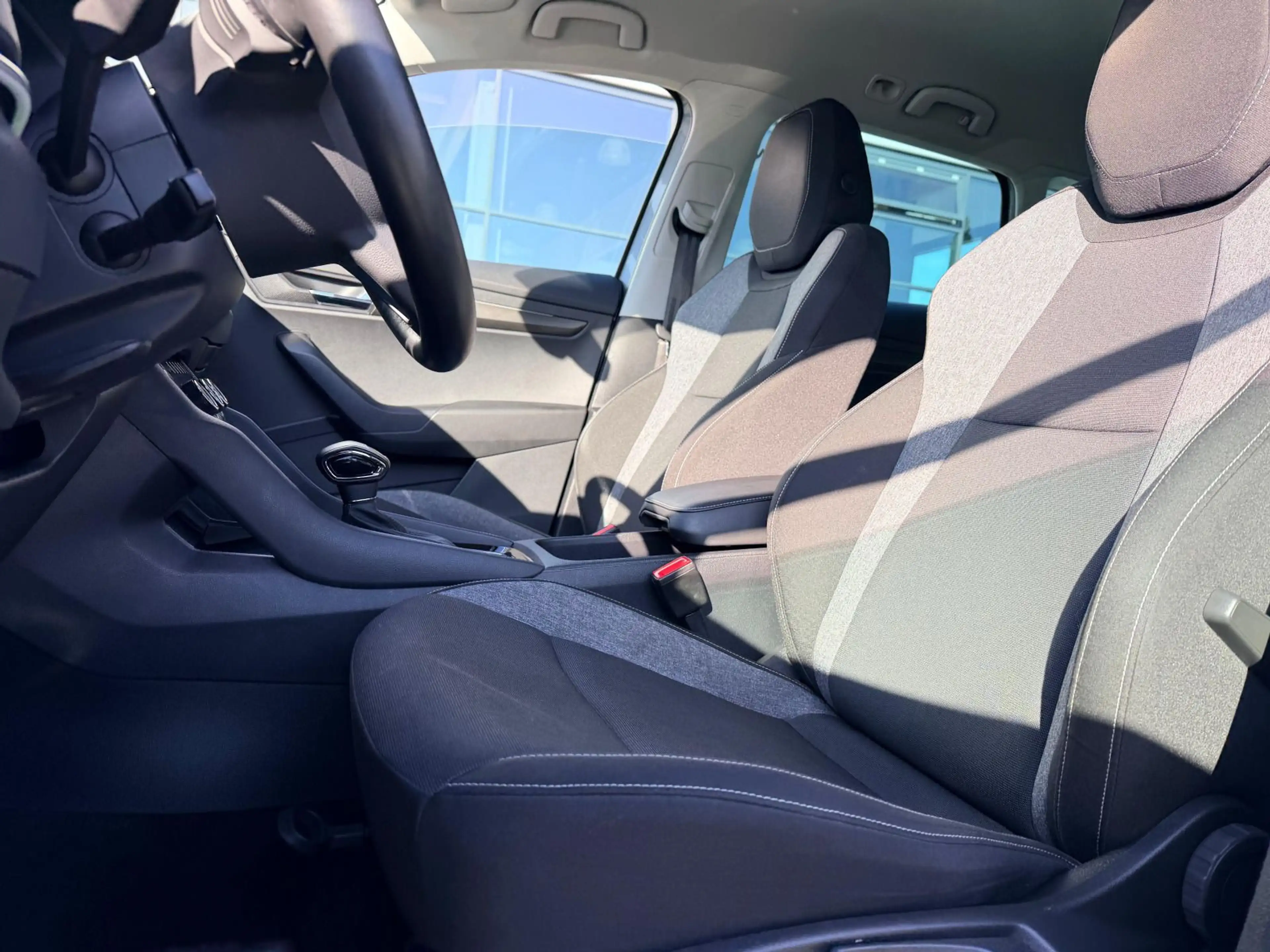 Skoda Karoq 1.5 TSI ACT Drive 125 AHK TOTWINKEL KAMERA — photo 10