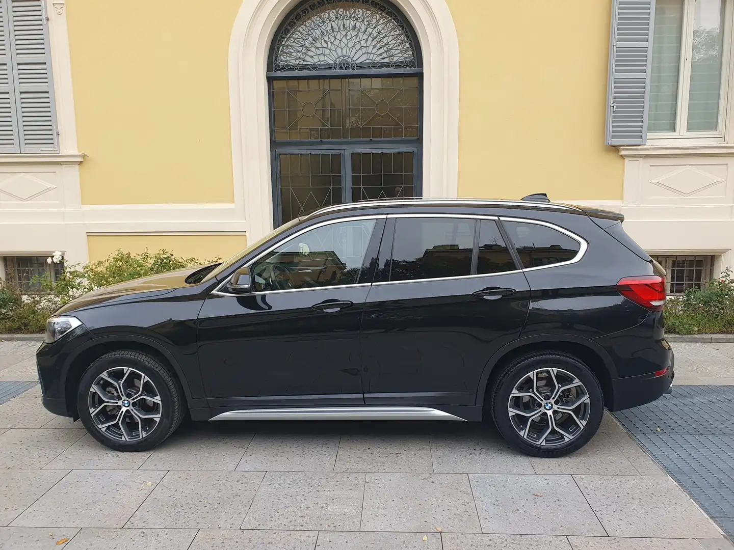BMW X1 sdrive18d xLine Plus auto Panorama Nero - 2