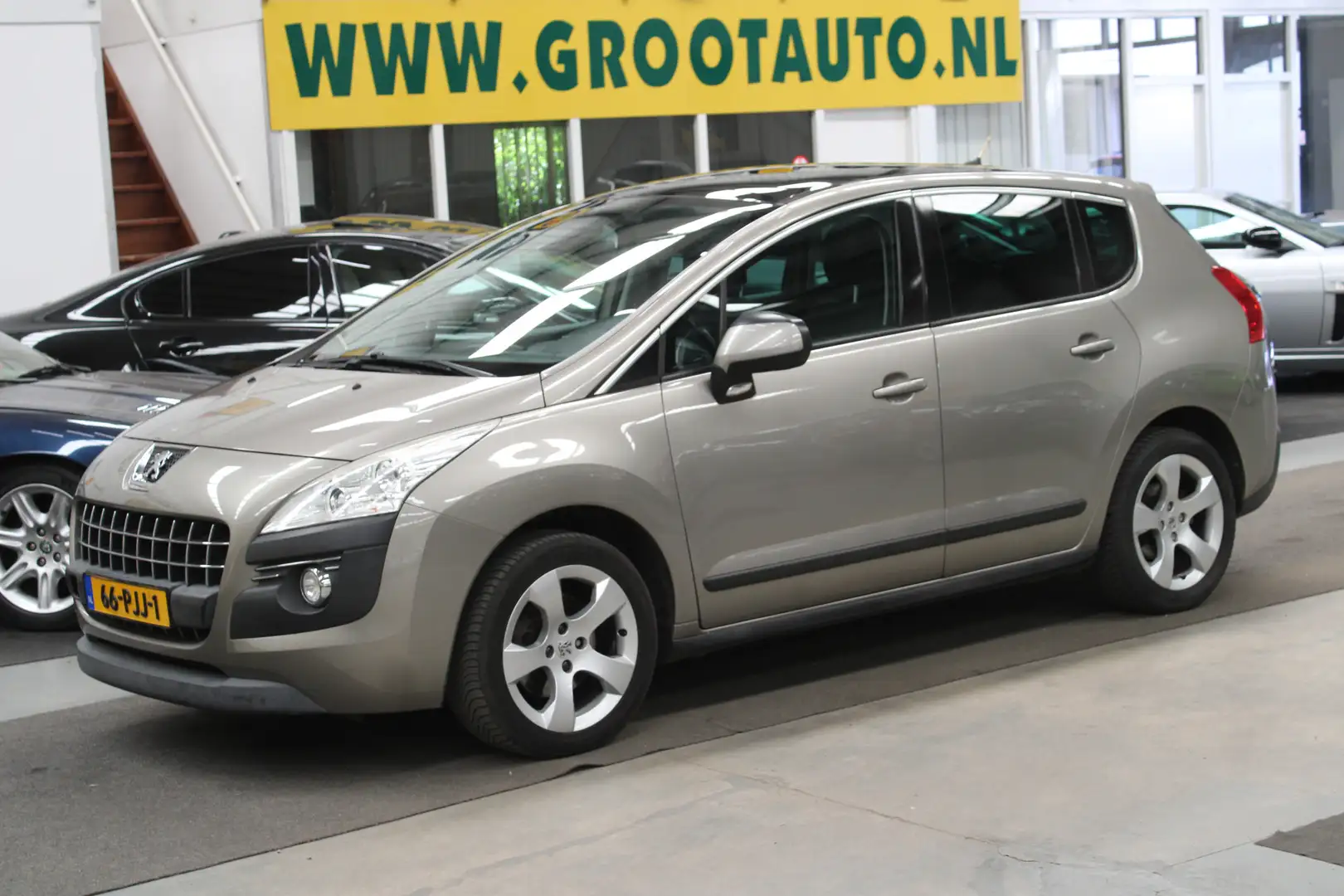 Peugeot 3008 1.6 THP ST Panoramadak, NAP, Airco, Cruise control Grijs - 1