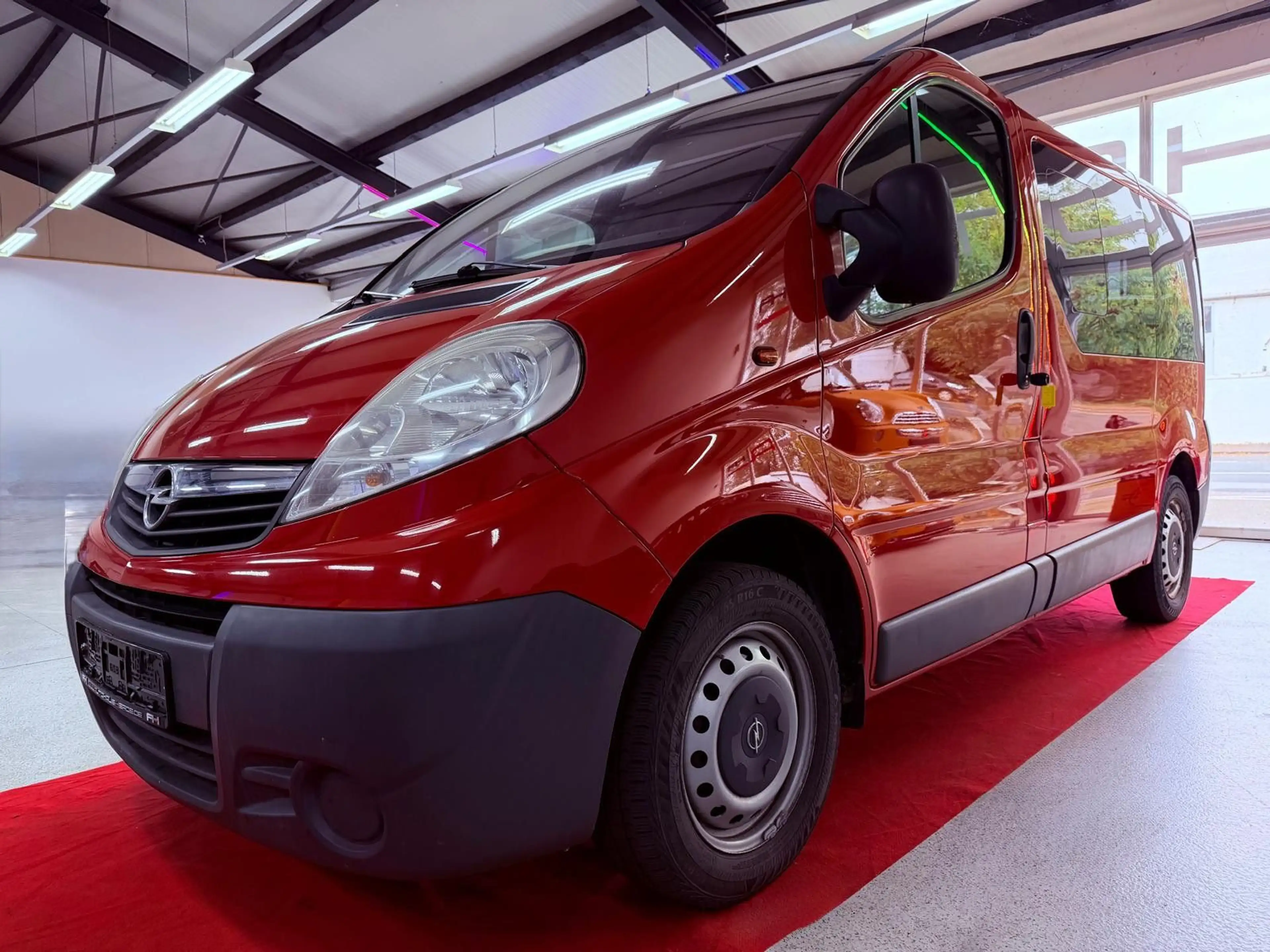 Opel Vivaro Kasten/Kombi Kombi L1H1 2,7t — photo 2