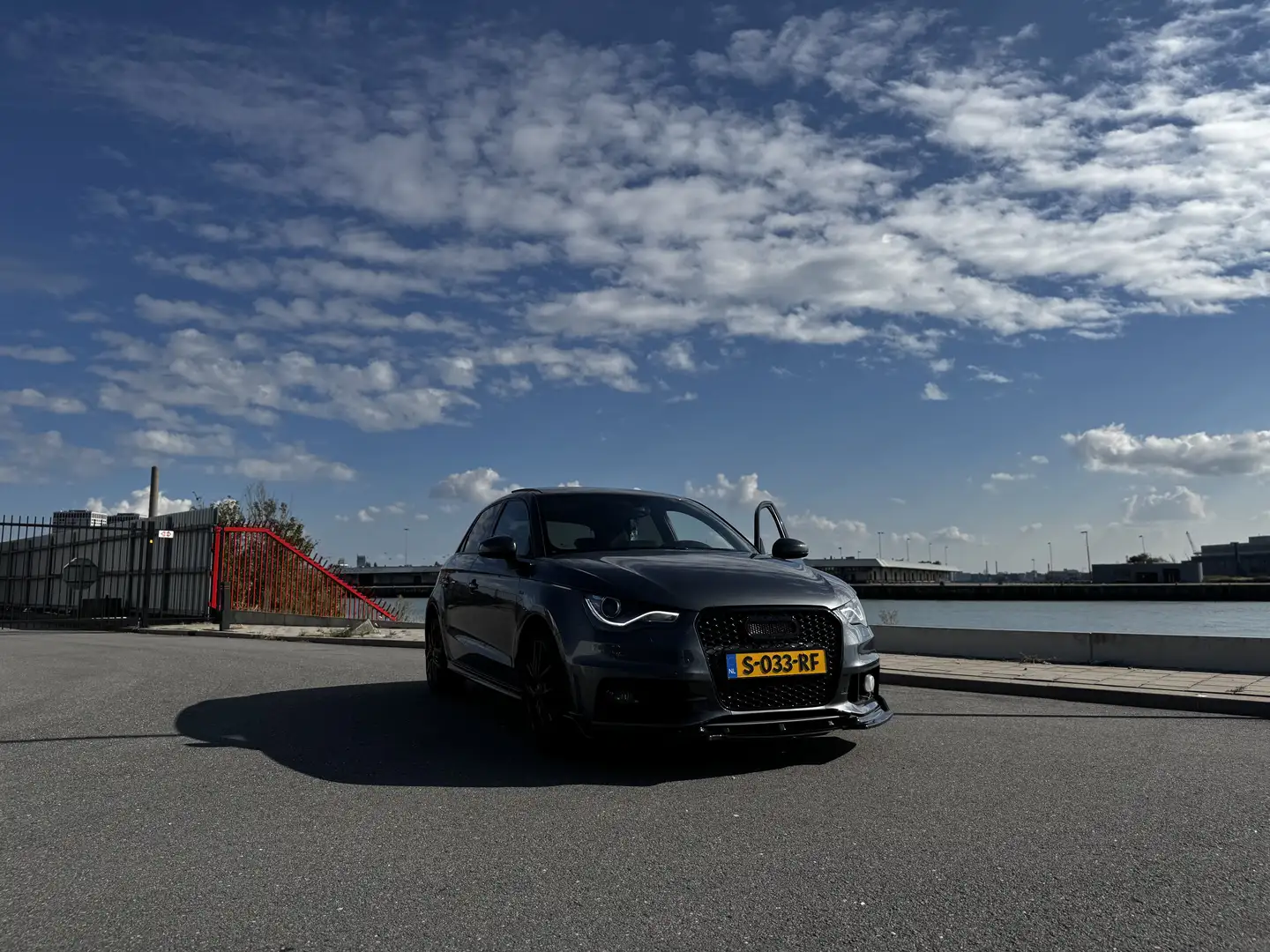 Audi A1 1.4 TFSI Sportback S tronic line Sportpaket Grijs - 1
