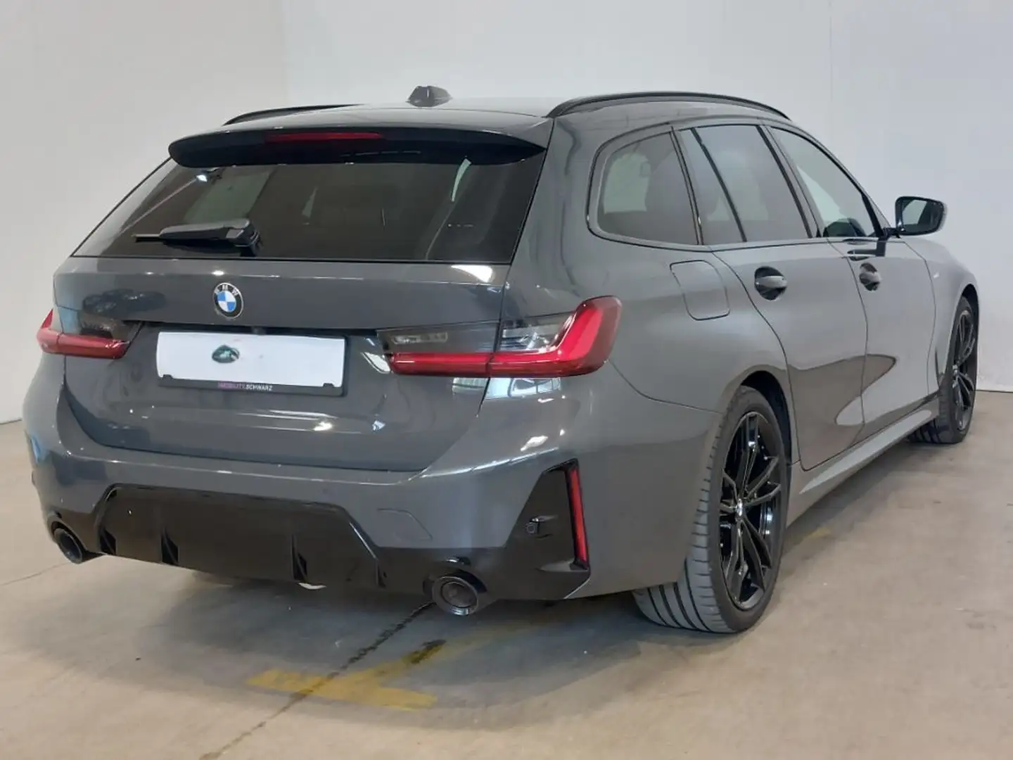 BMW 320 d xDrive M Sport AHK/PANO/KOMFORTZUG/HEADUP/19 Grau - 2