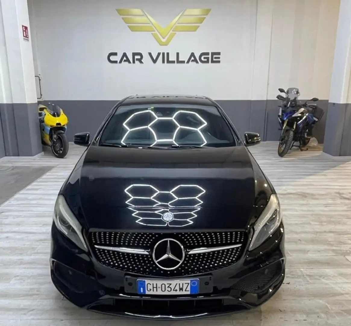 Mercedes-Benz A 220 A 220 d Automatic Premium Plus Schwarz - 1