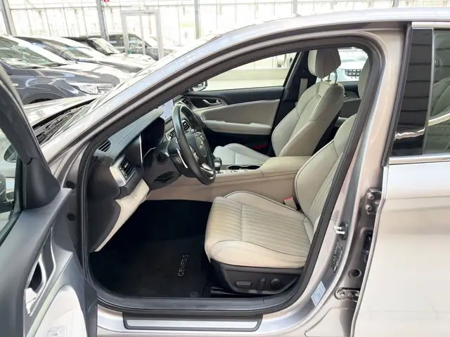 Genesis G70 view 8