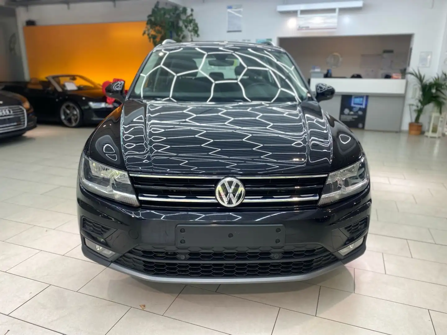 Volkswagen Tiguan 2.0 TDI BMT Comfortline 1.Hd Spurassist. Schaltwip Zwart - 2