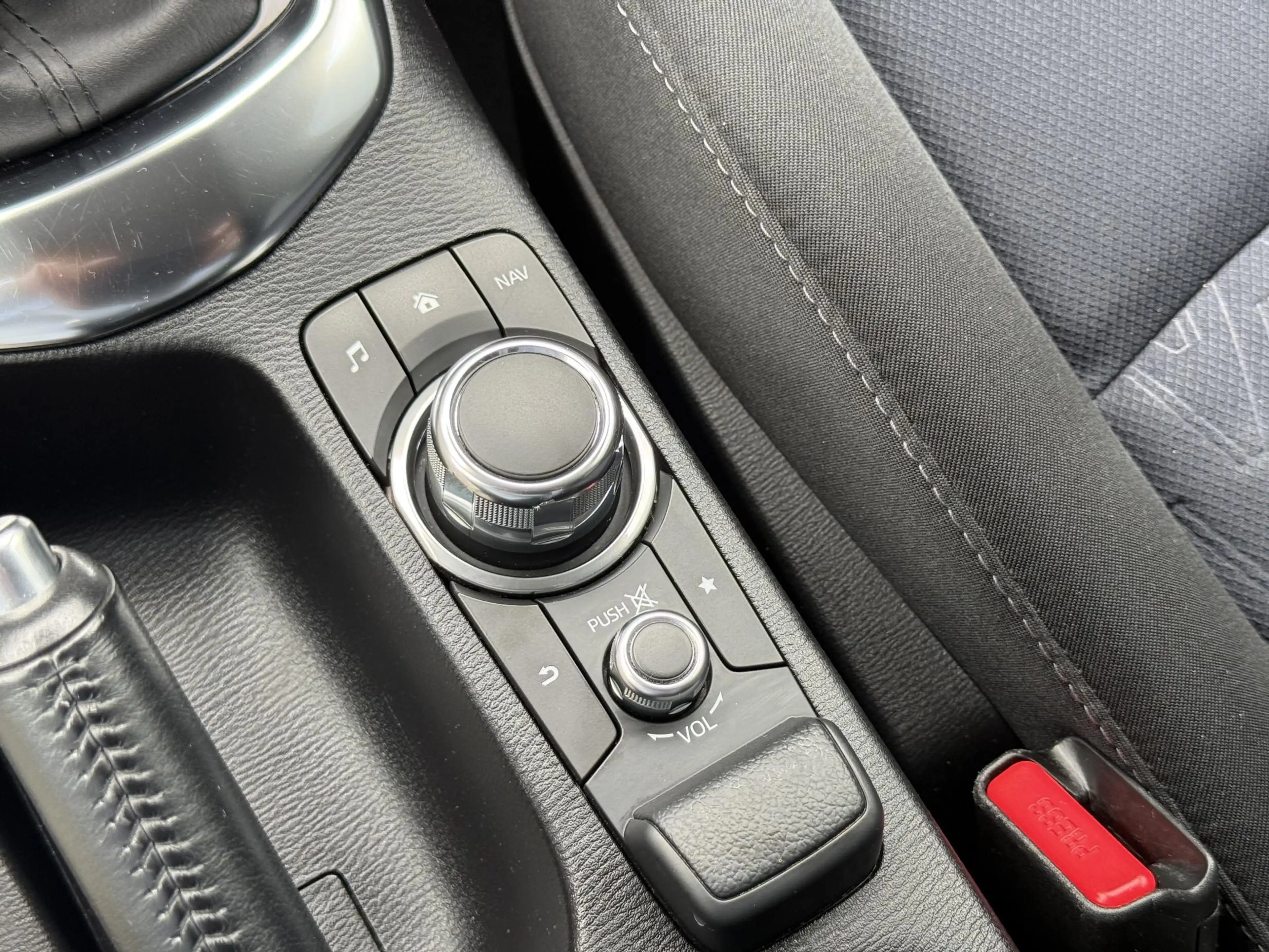 Mazda 2 1.5 Skyactiv-G Skylease GT sensoren achter | Stoel — photo 13