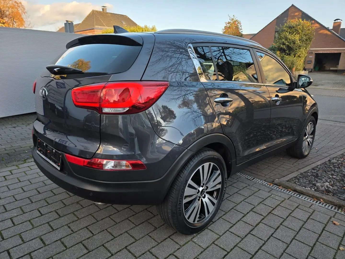 Kia Sportage Spirit 2WD/Xenon/LED/RFK/ Gris - 2