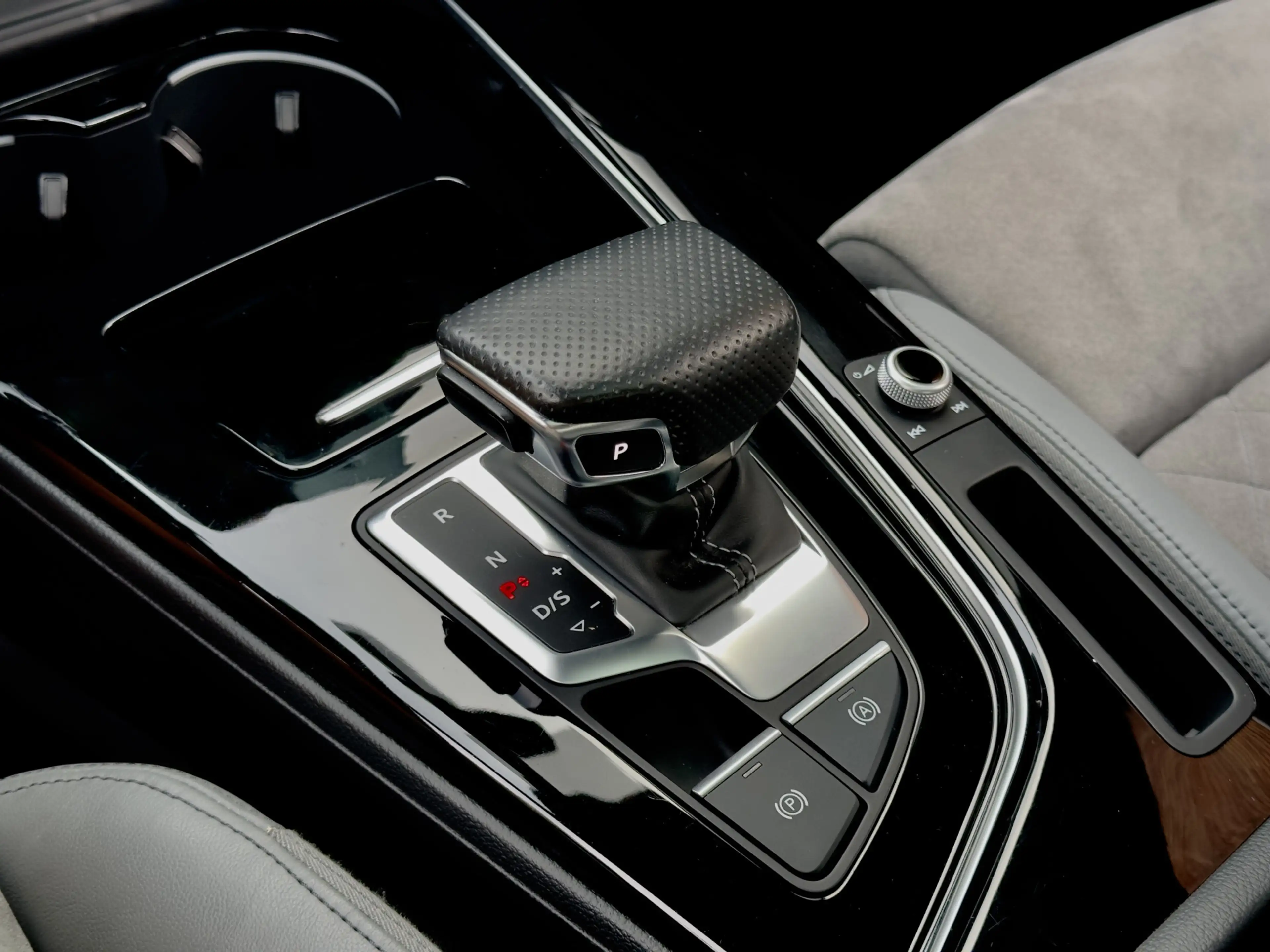 Audi A4 Limousine 40 TFSI ACTIE BETAAL NU 50% 13.950 DE RE — photo 8
