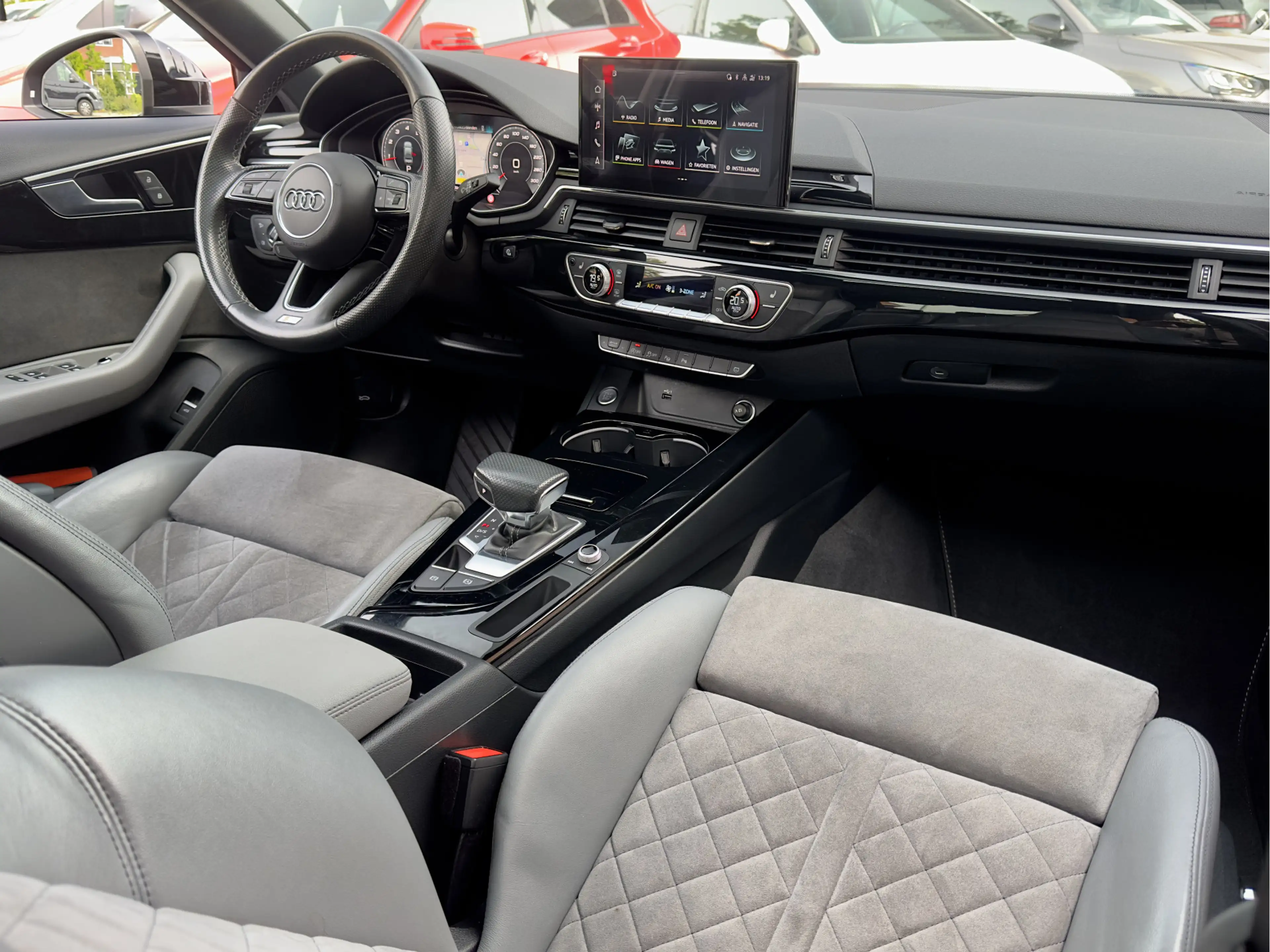 Audi A4 Limousine 40 TFSI ACTIE BETAAL NU 50% 13.950 DE RE — photo 2