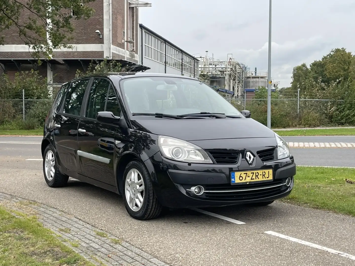 Renault Scenic 2.0-16V Tech Line | Panoramadak | APK 10-2025 | Tr Zwart - 1