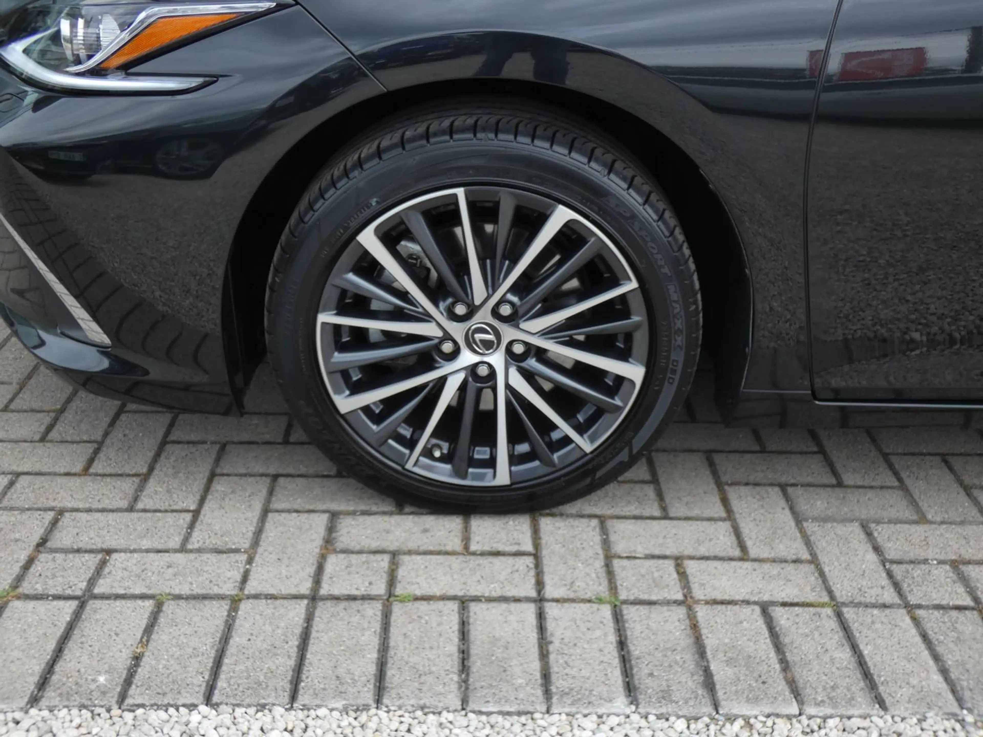 Lexus ES 300 Hybrid Explore line +Open dak +LEDER +Zetelverwarming +Stuurwielverwarming +Groot scherm +Dodehoek — photo 5