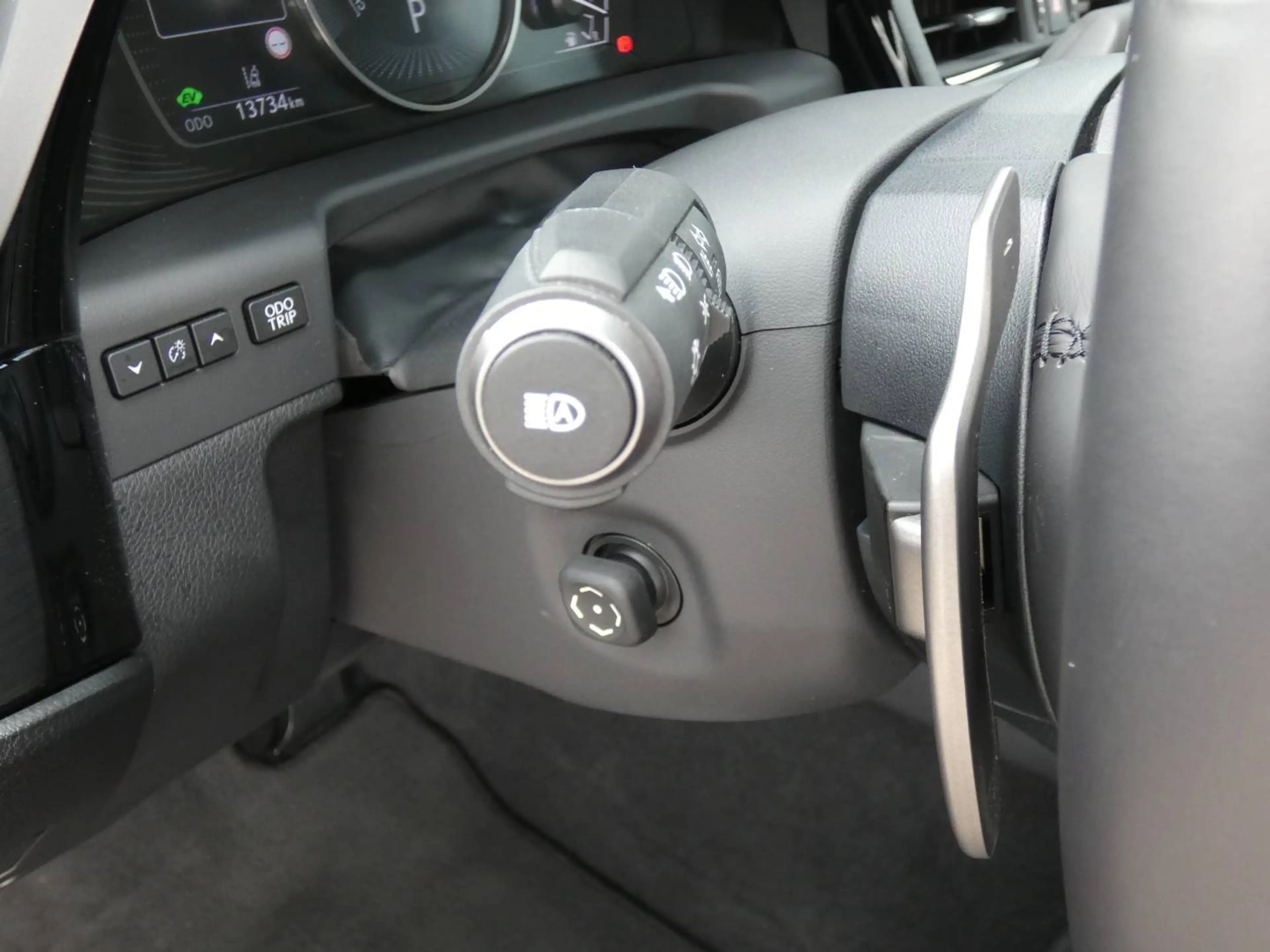 Lexus ES 300 Hybrid Explore line +Open dak +LEDER +Zetelverwarming +Stuurwielverwarming +Groot scherm +Dodehoek — photo 13