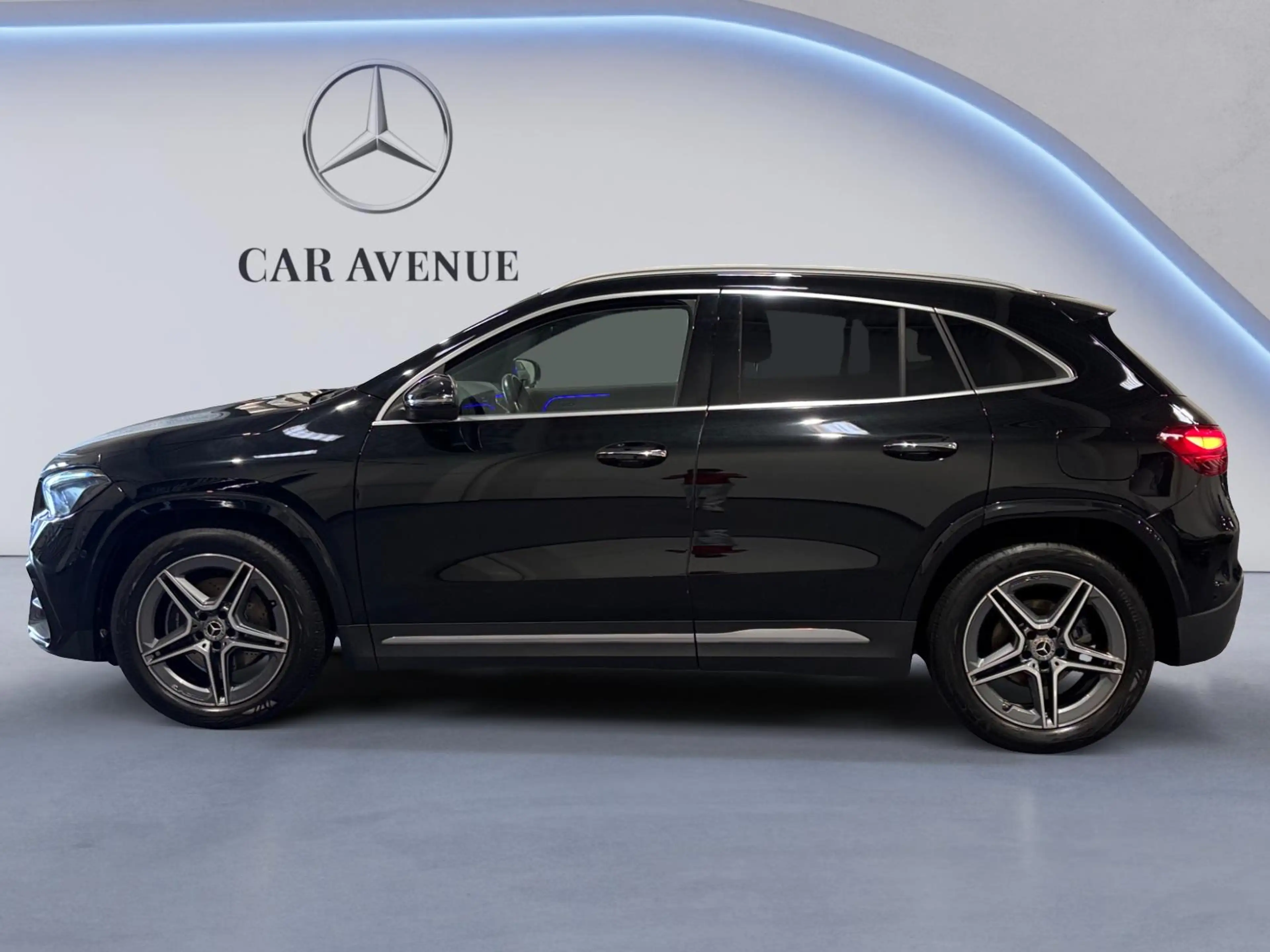 Mercedes-Benz GLA 180 d AMG Line — photo 8
