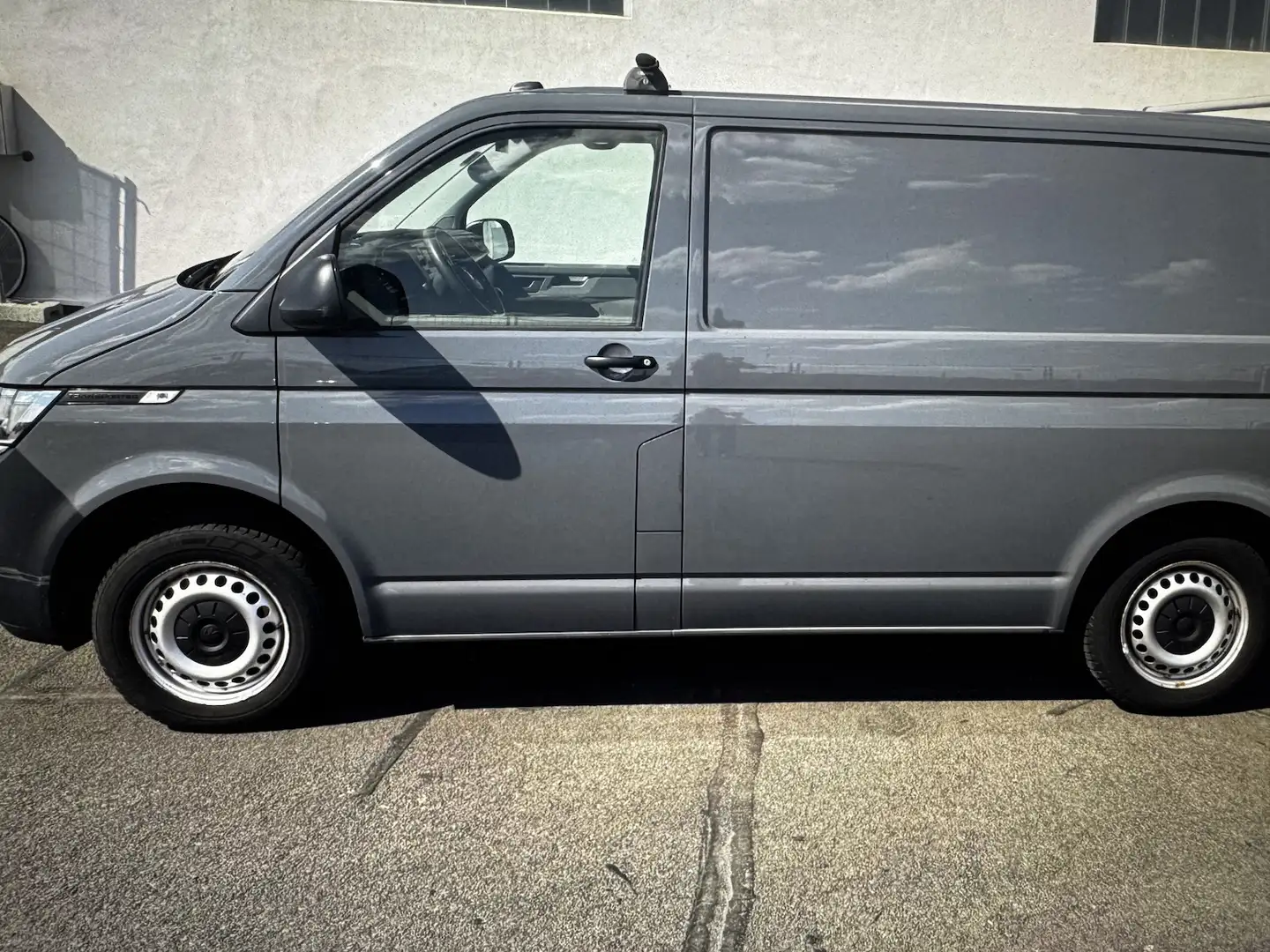 Volkswagen T6.1 Kasten 2.0 TDI 4Motion puregrey Grijs - 1
