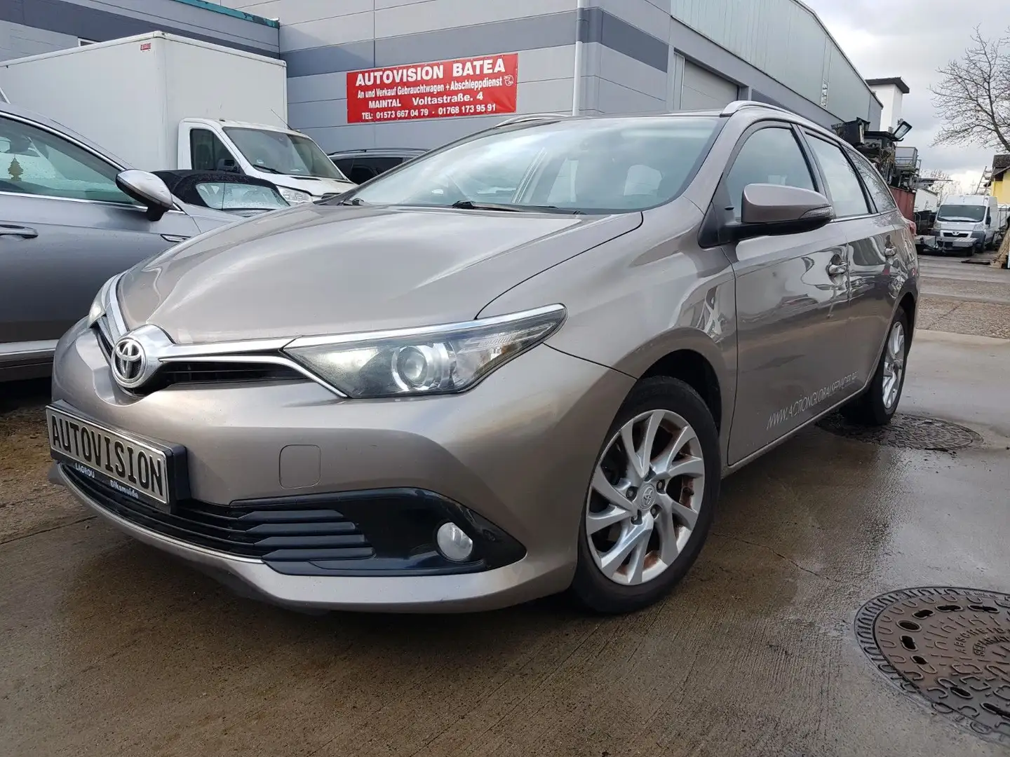 Toyota Auris Auris Touring Sport 1,6-l-D-4D,KLIMA,NAVI,KAMERA Braun - 1