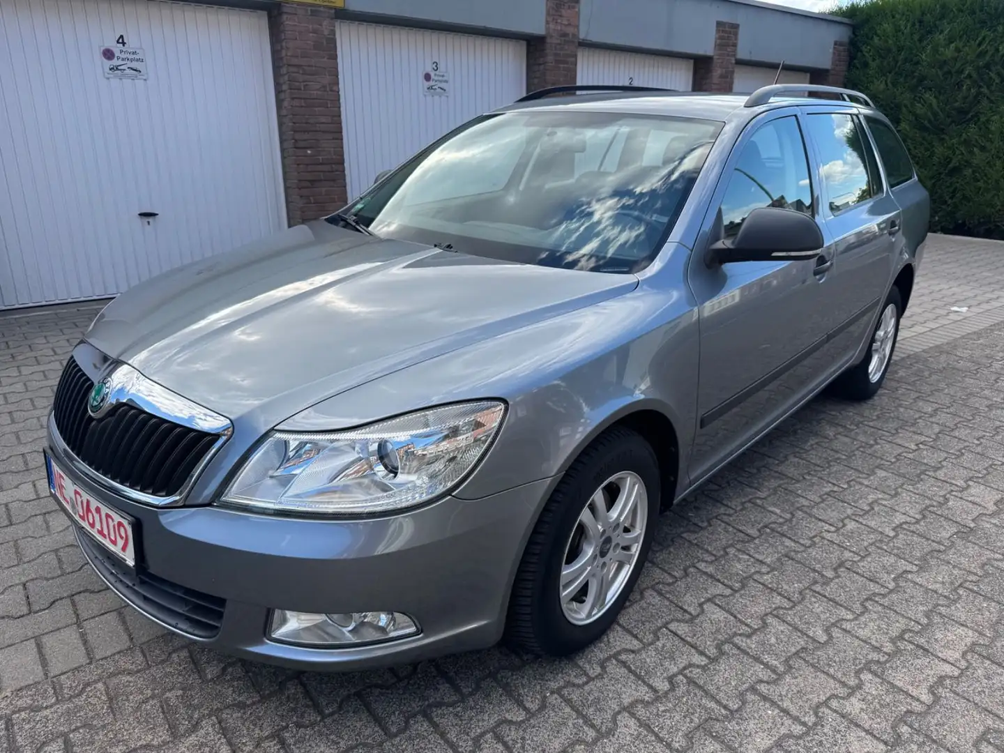 Skoda Octavia Combi Fun-TÜV & Inspektion NEU-AHK Grau - 1