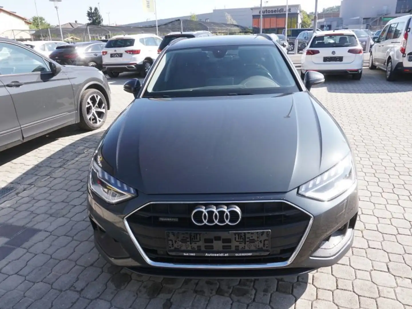 Audi A4 Avant 40 TDI quattro S-tronic Grau - 2