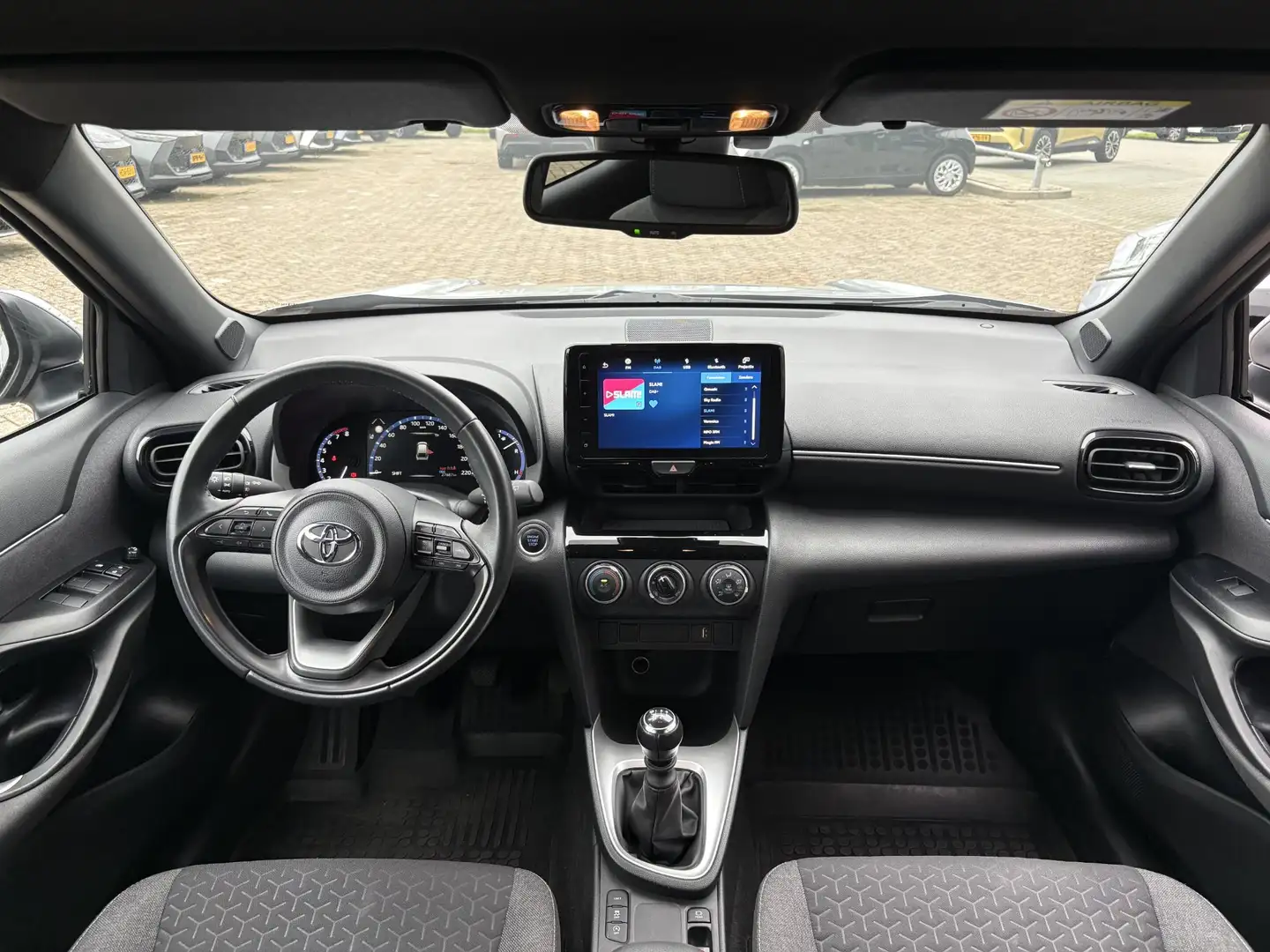 Toyota Yaris Cross 1.5 VVT-I Dynamic Trekhaak trekgewicht 1350 kg Gris - 2