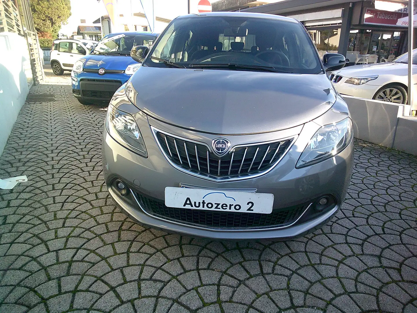 Lancia Ypsilon Ypsilon III 2021 1.0 firefly hybrid Gold Plus s Grau - 2