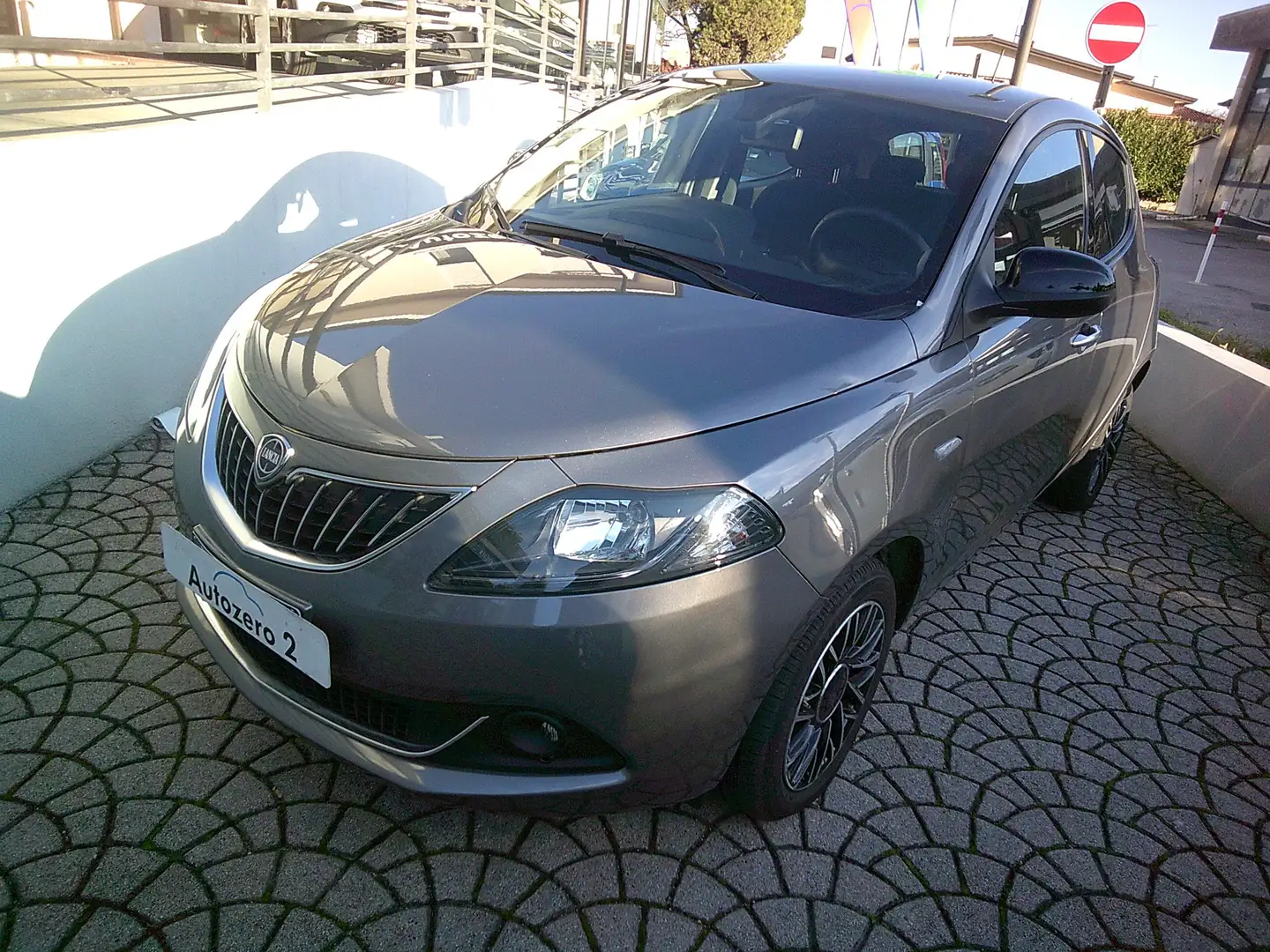 Lancia Ypsilon Ypsilon III 2021 1.0 firefly hybrid Gold Plus s Grau - 1