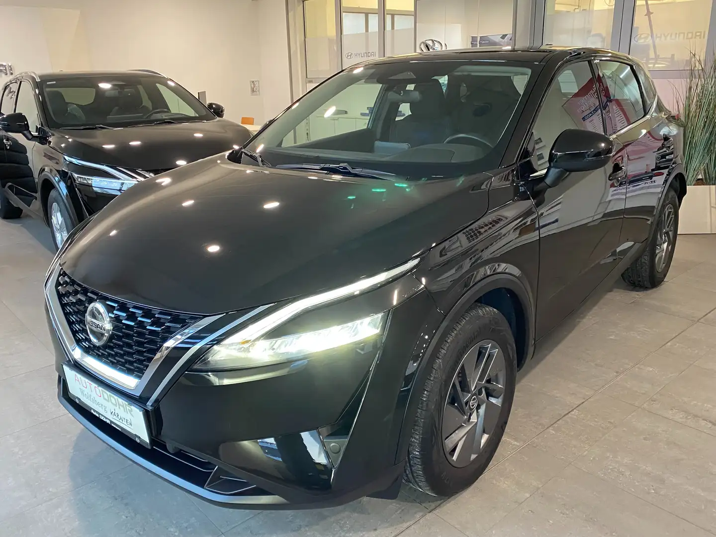 Nissan Qashqai Qashqai 1,3 DIG-T MHEV Acenta Schwarz - 2