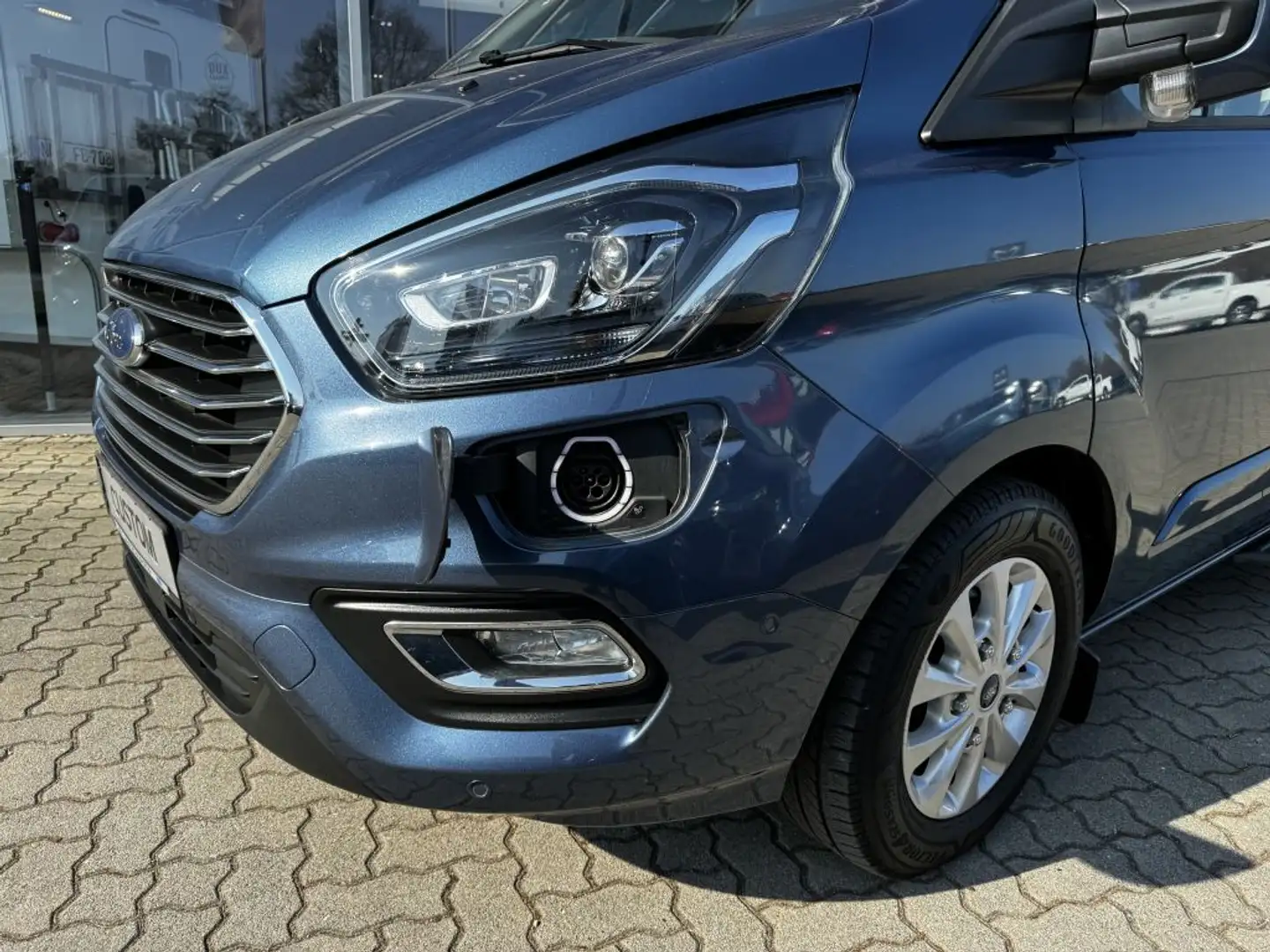 Ford Tourneo Custom 320 L1H1 VA 1.0 EcoBoost PHEV Titanium Blauw - 2