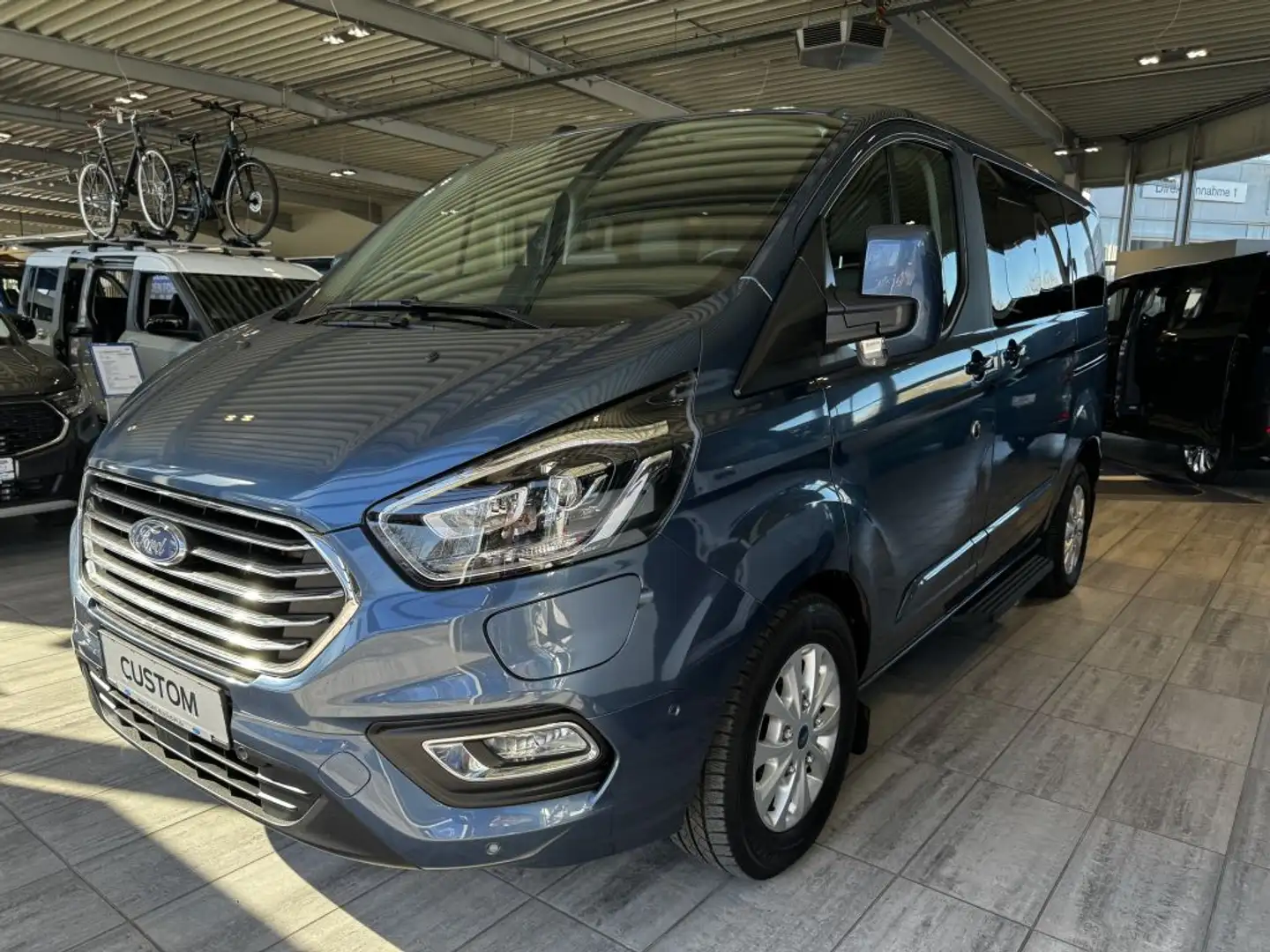 Ford Tourneo Custom 320 L1H1 VA 1.0 EcoBoost PHEV Titanium Blauw - 1