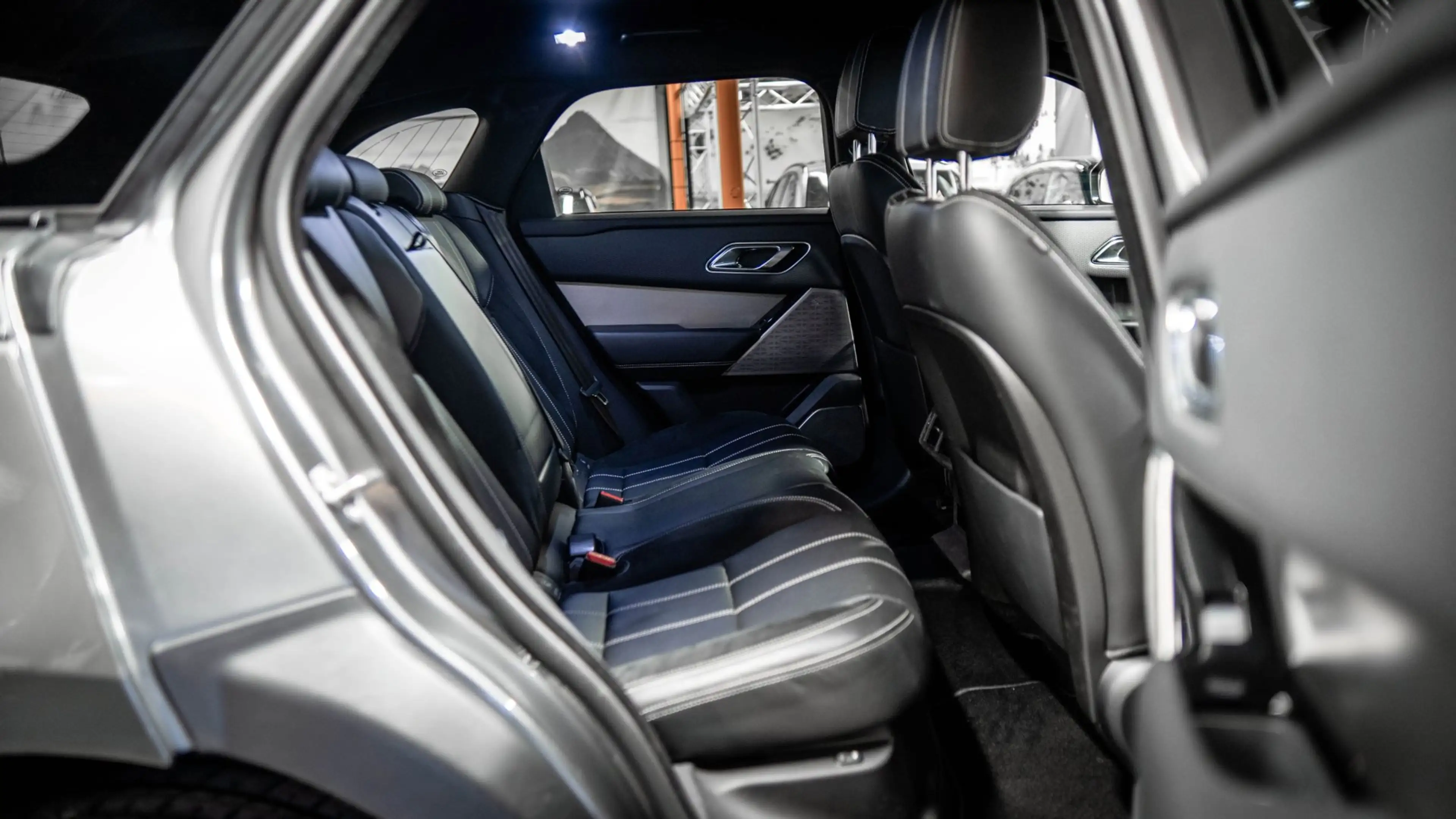 Land Rover Range Rover Velar 3.0 V6 SC AWD R-Dynamic SE | 380 PK|ACC|CLIMA|CARP — photo 13