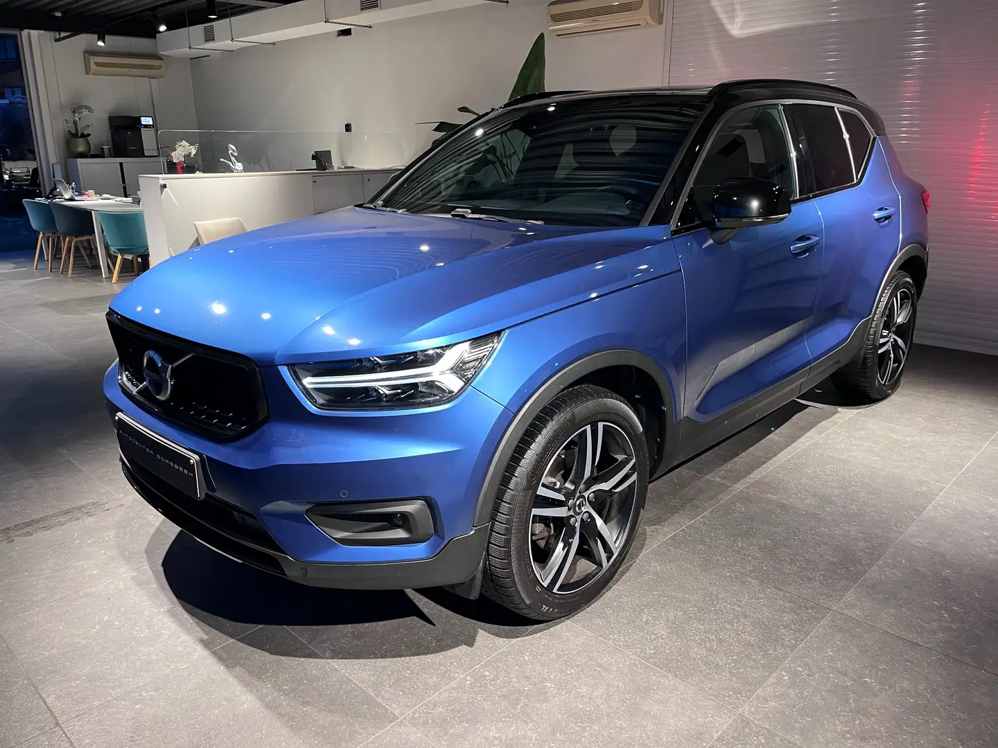 Volvo XC40 2.0 T4 R-Design Geartronic Blue - 2