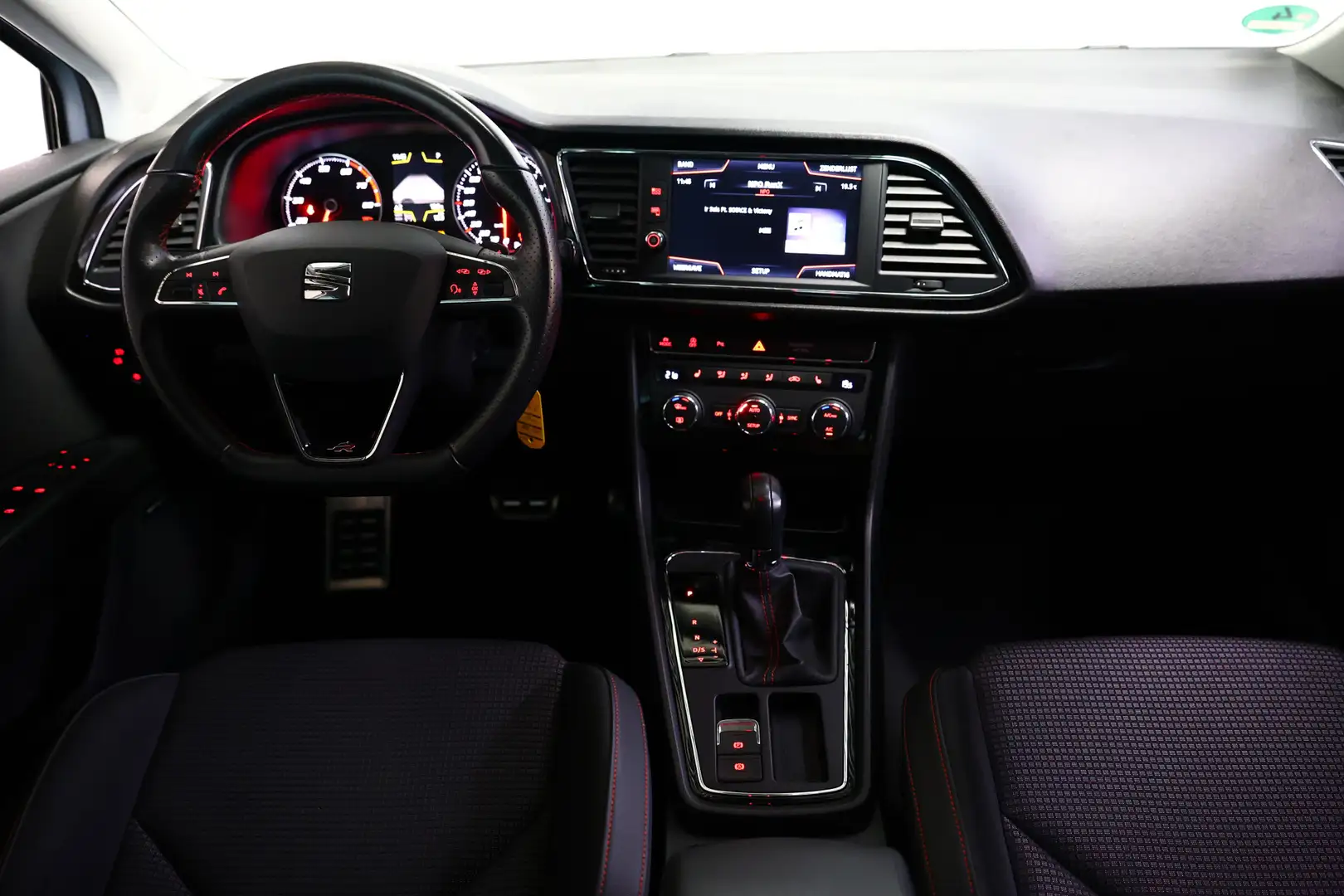SEAT Leon ST 1.4 EcoTSI FR DSG ACC SEATSOUND CARPLAY LEDER D Zilver - 2
