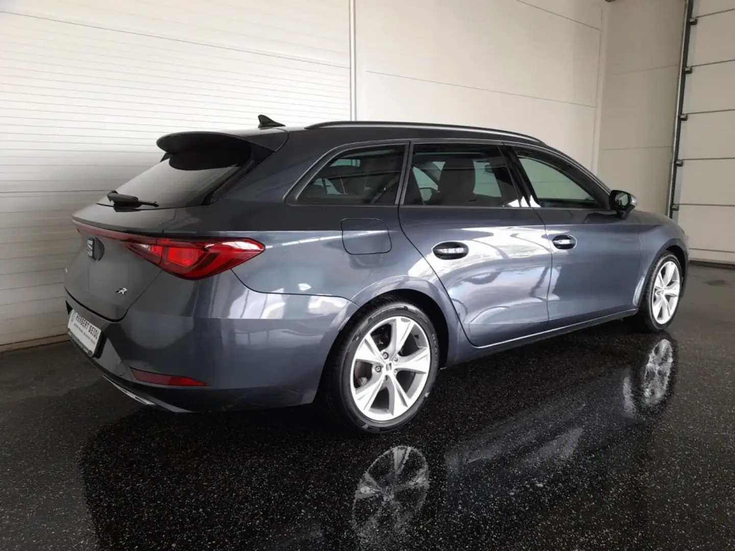 SEAT Leon ST FR-LINE 2,0 TDI DSG *LED / VIRTUELL / NAVI / LEDER / VERKEHRSZEICHEN & SPURHALTEASSIST / KEYLESS* Grau - 2