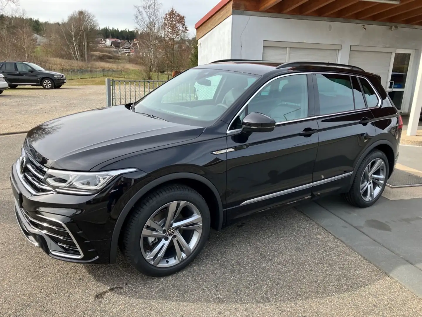 Volkswagen Tiguan 1,5TSI DSG R-Line AHK, Navi, Virtual Schwarz - 2