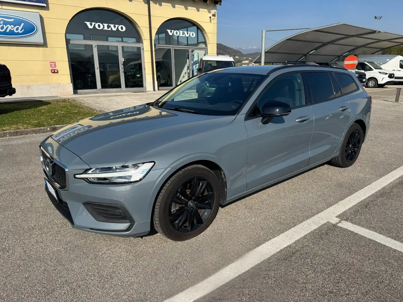 Volvo V60 B4 (Diesel/Hybrid) Geartronic Momentum Business