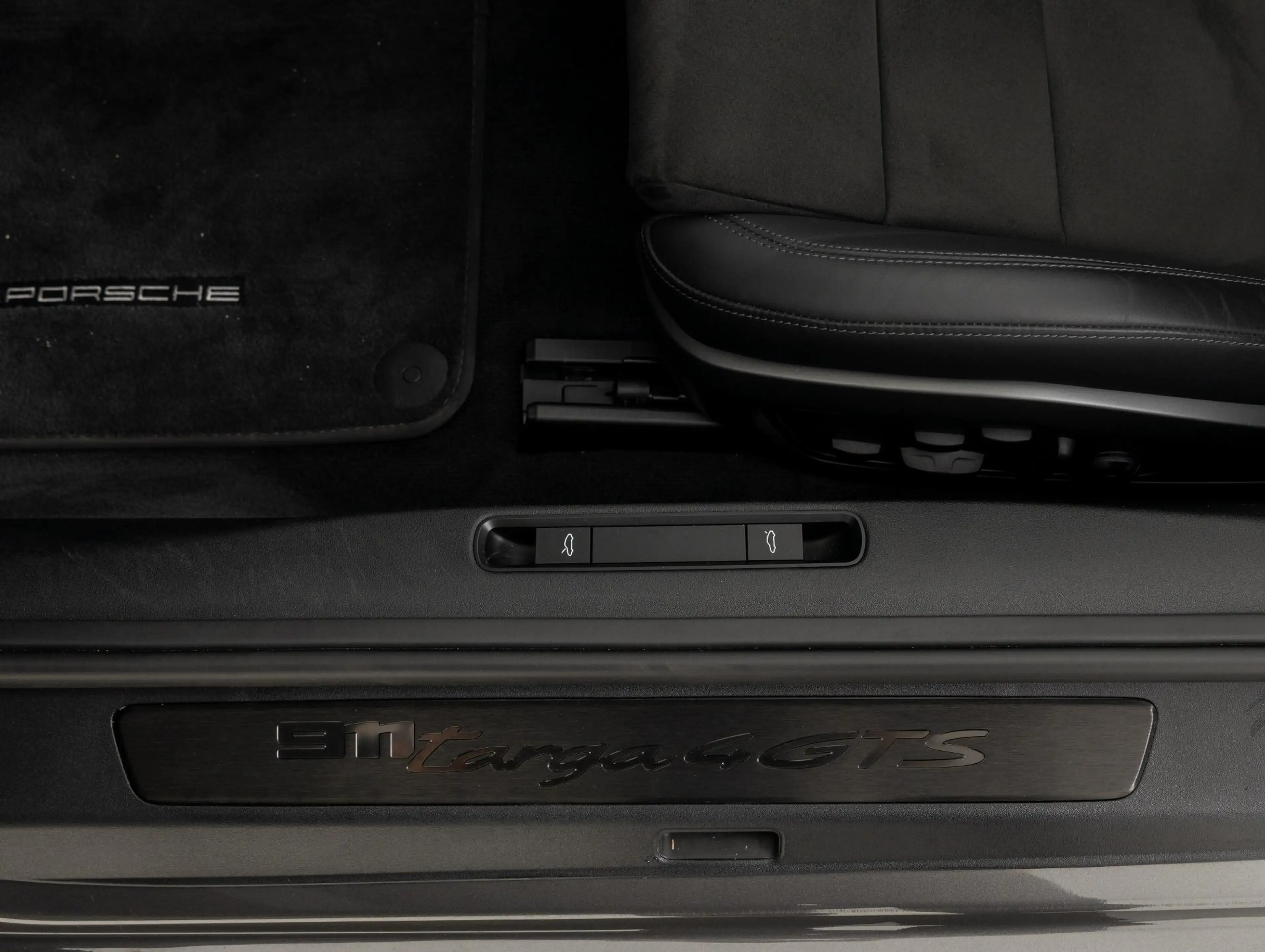 Porsche 992 Targa 4 GTS — photo 35