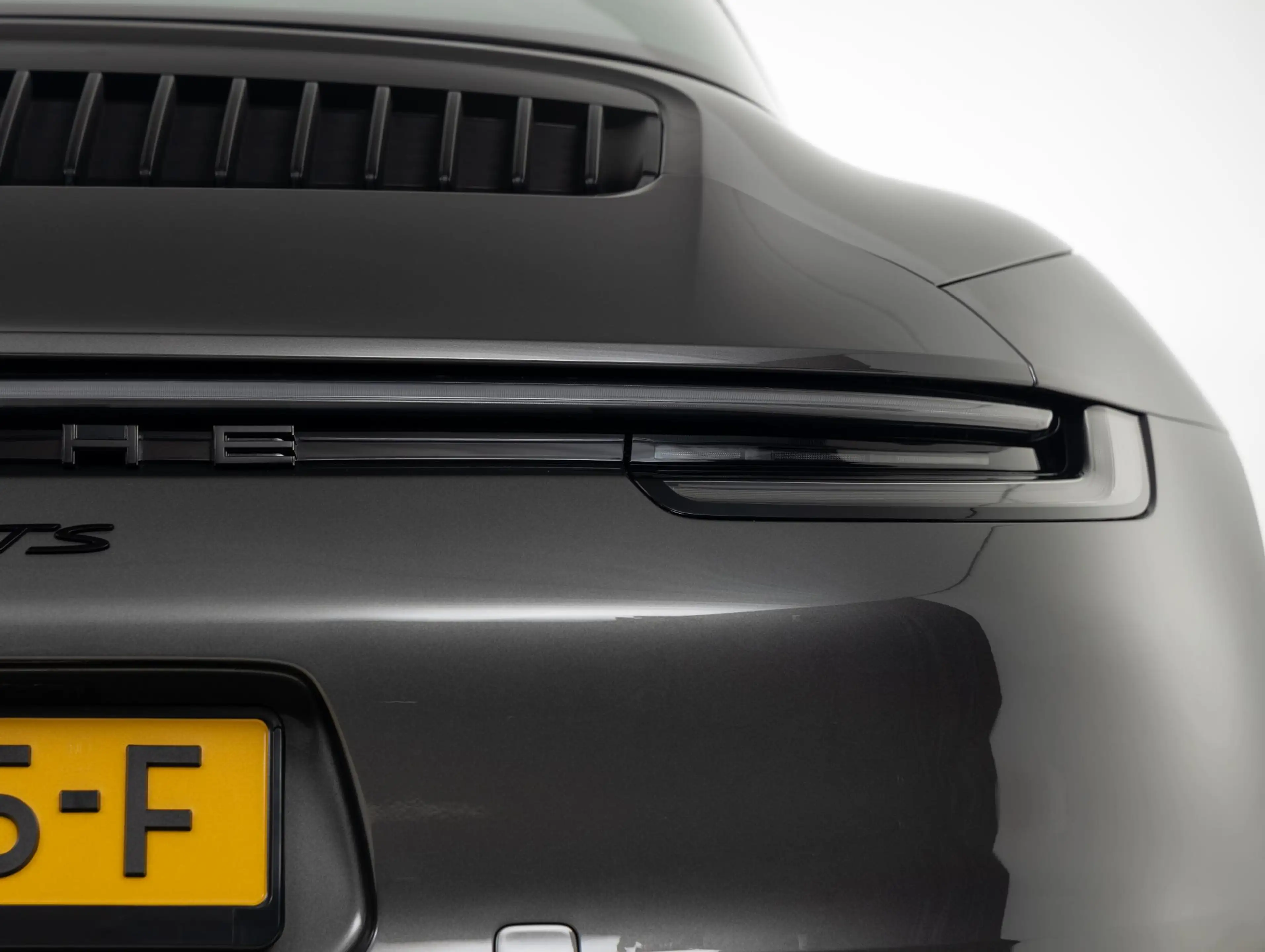 Porsche 992 Targa 4 GTS — photo 33