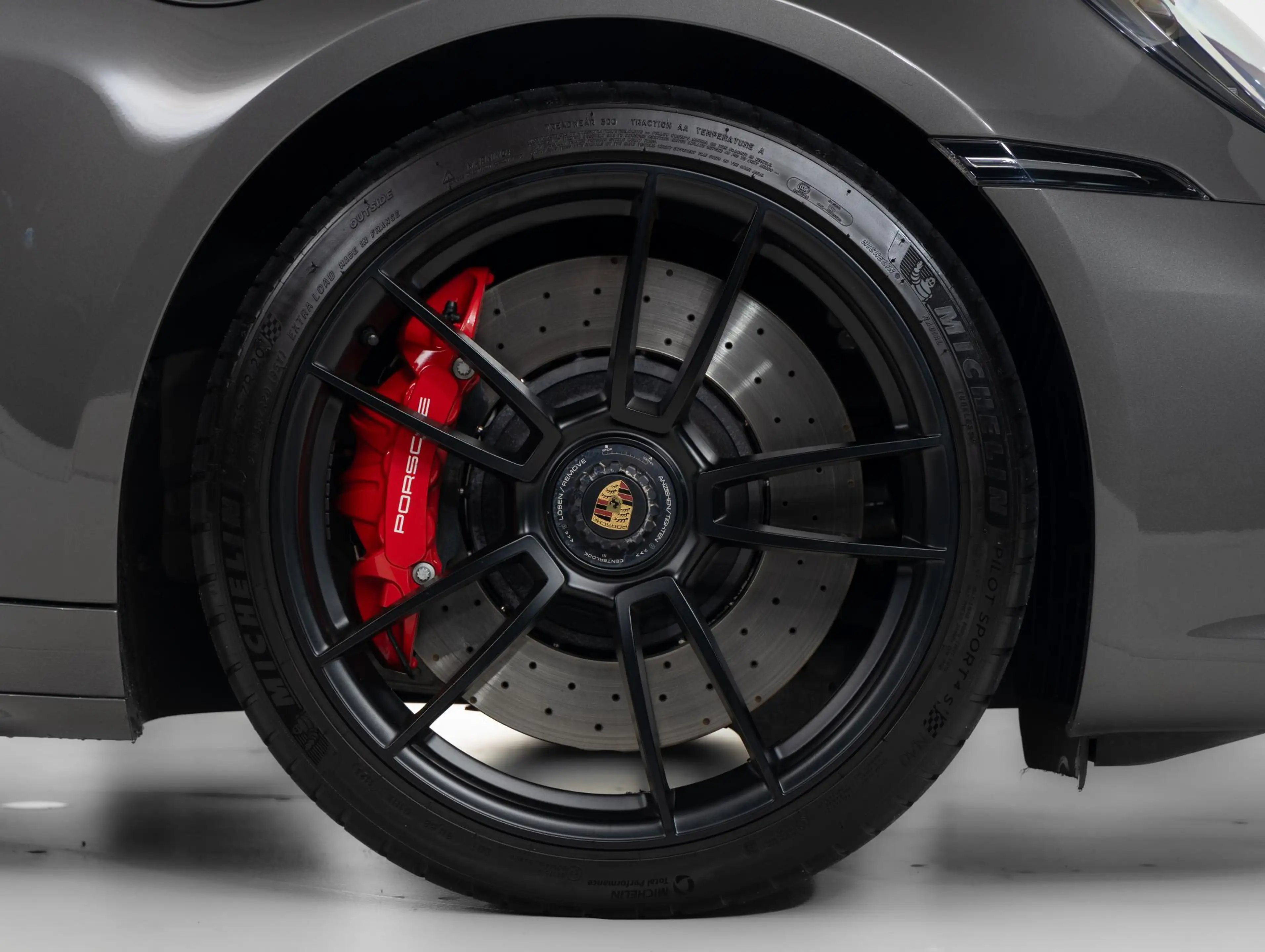 Porsche 992 Targa 4 GTS — photo 24