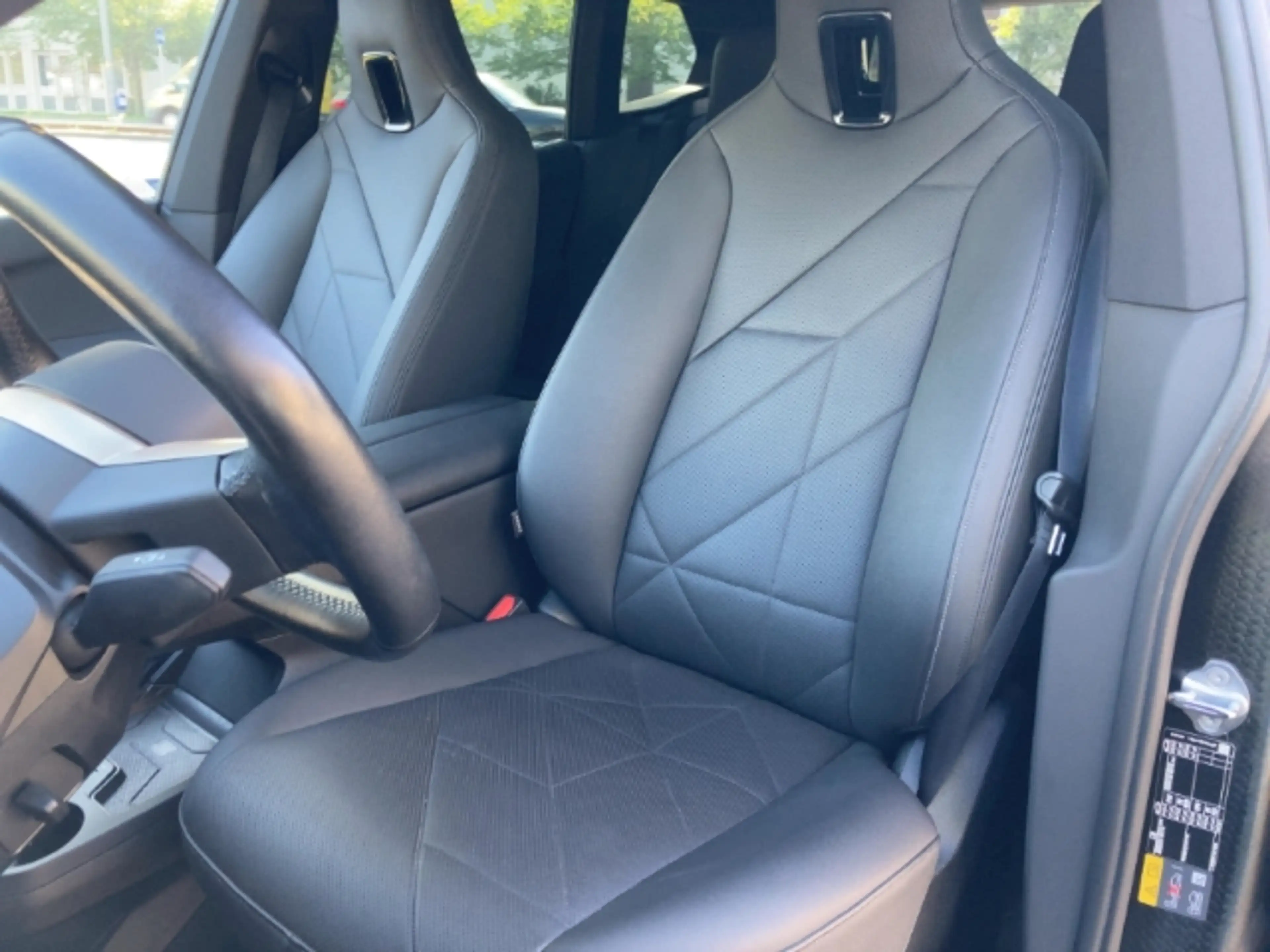 BMW iX xDrive 40 AHK-klappbar El. Panodach Panorama Navi — photo 6