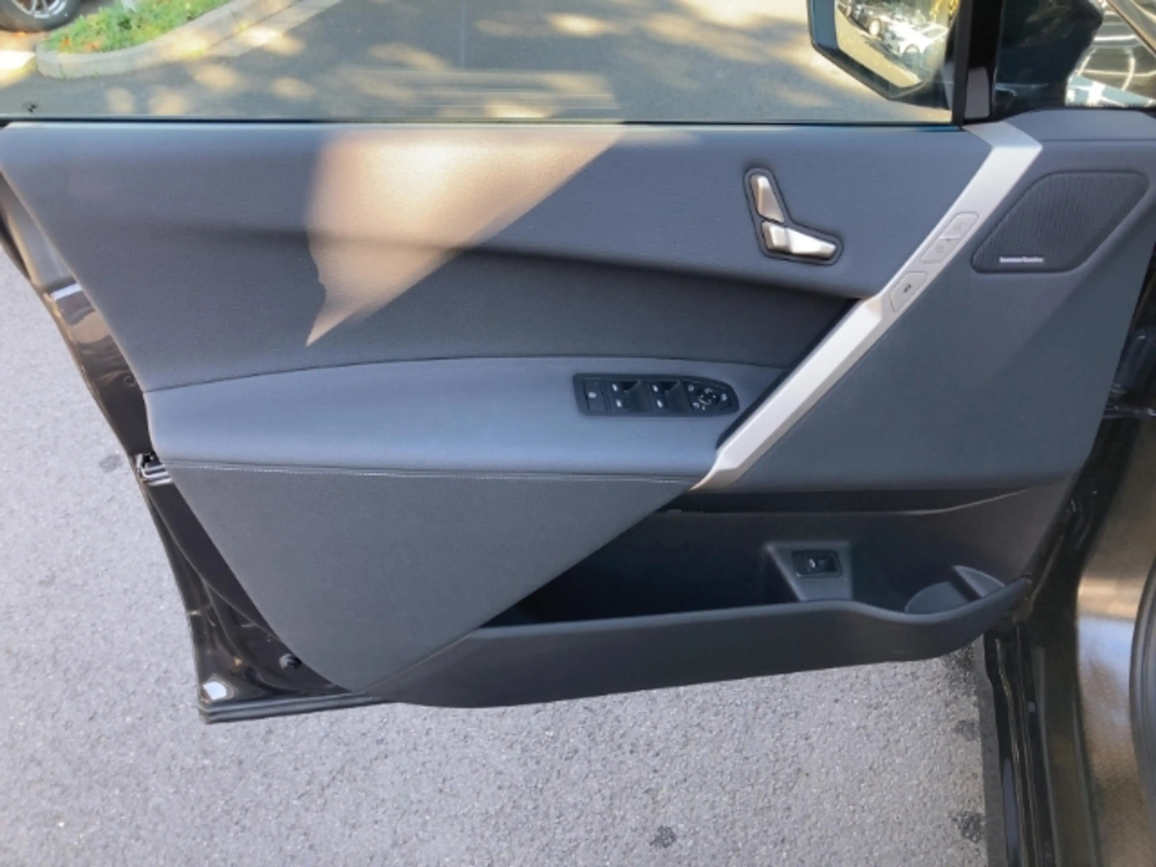 BMW iX xDrive 40 AHK-klappbar El. Panodach Panorama Navi — photo 12