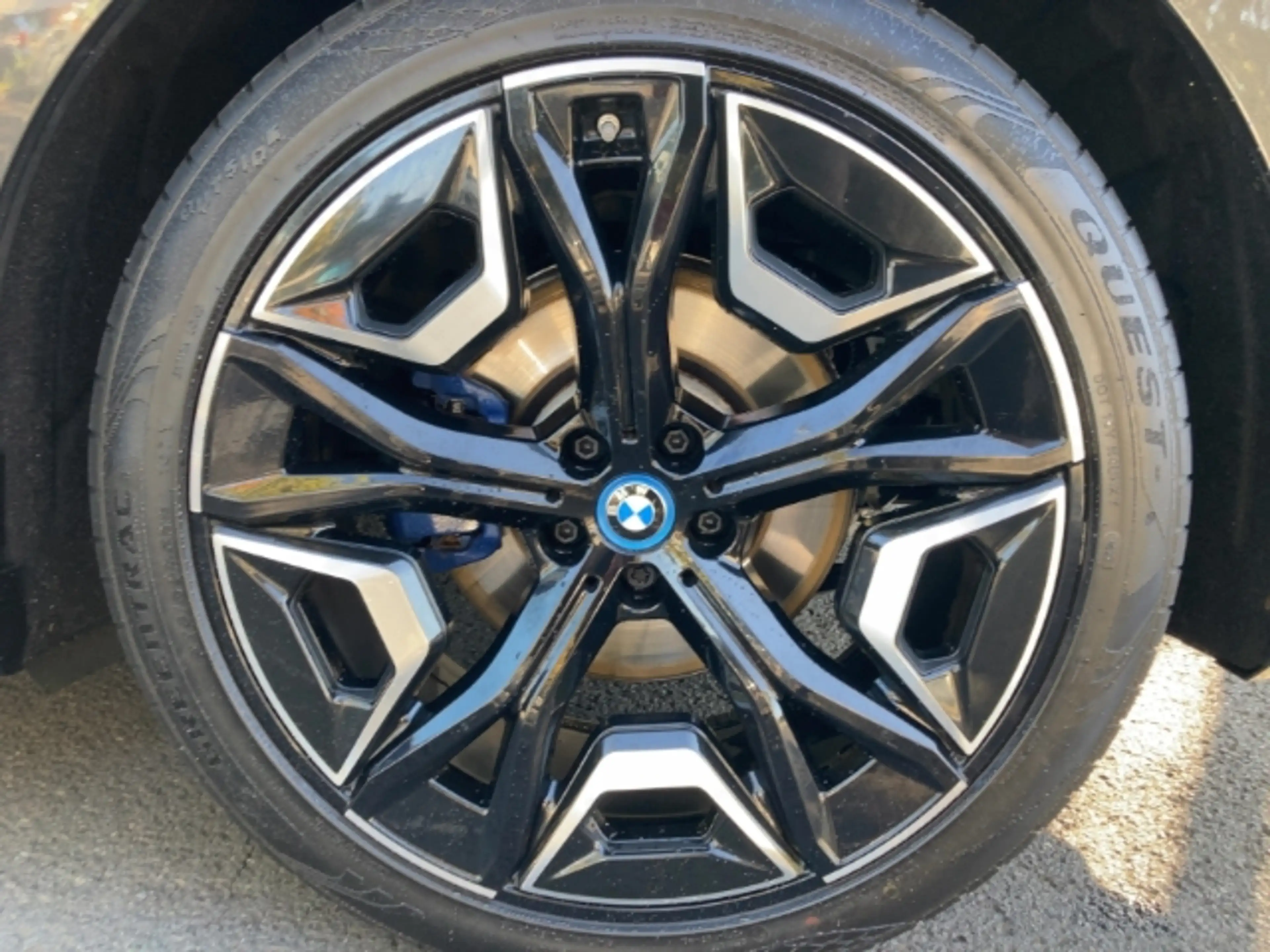 BMW iX xDrive 40 AHK-klappbar El. Panodach Panorama Navi — photo 13