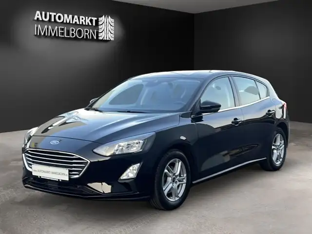 Ford Focus view 3