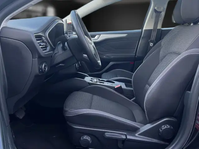 Ford Focus view 14