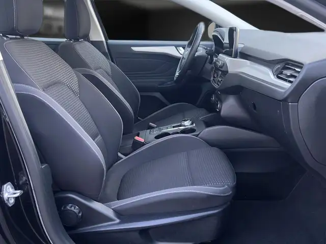 Ford Focus view 15